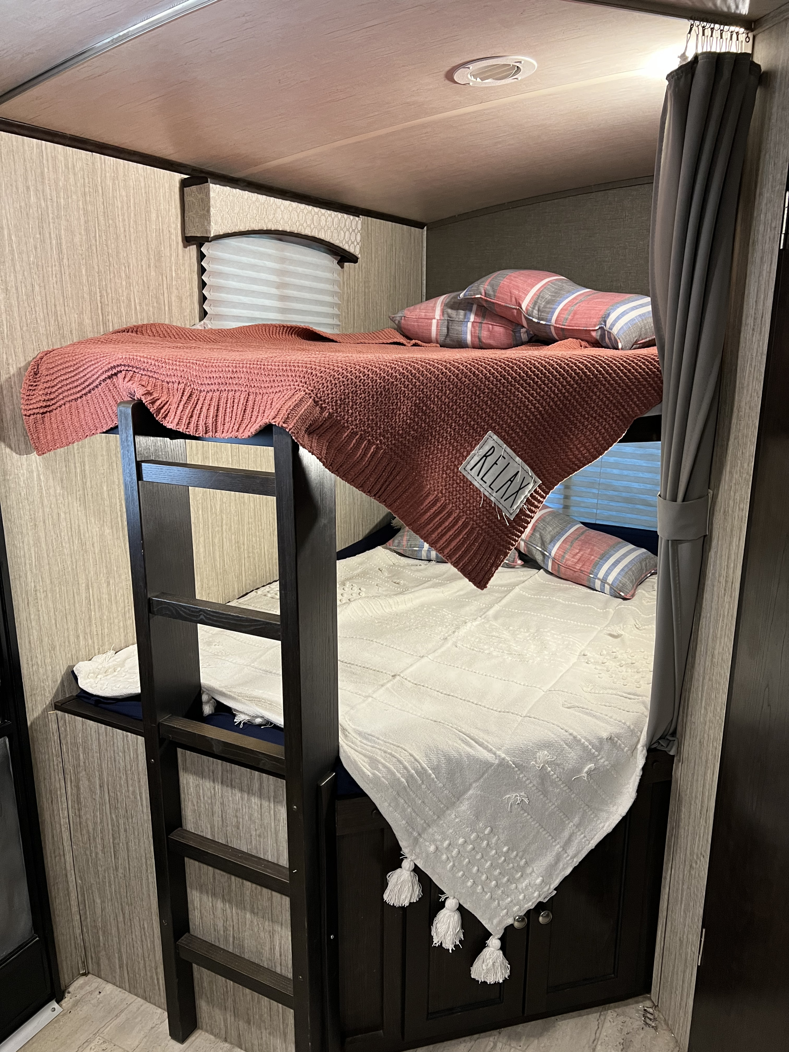 Inside an RV rental: cozy bunk beds, a ladder, & soft blankets. Ready for relaxing comfort.. Cruiser RV Shadow Cruiser 277 bhs 2019