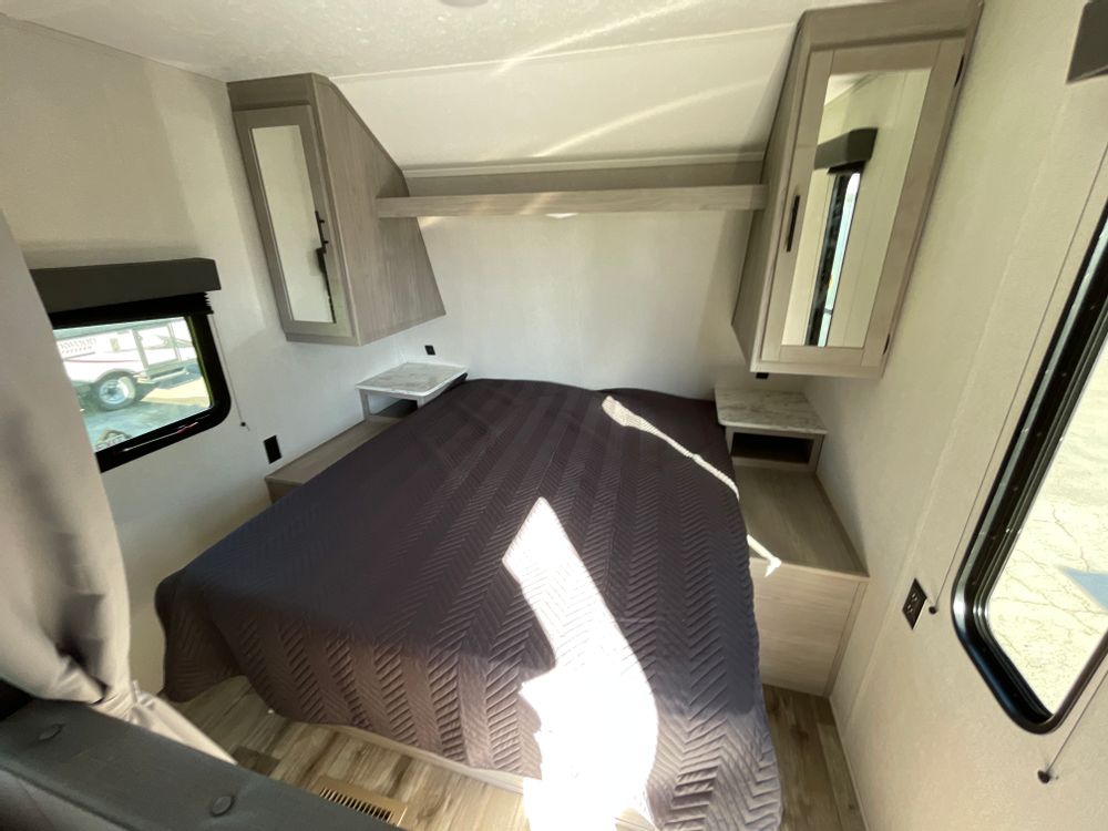 Queen bed. Coleman Lantern 2022