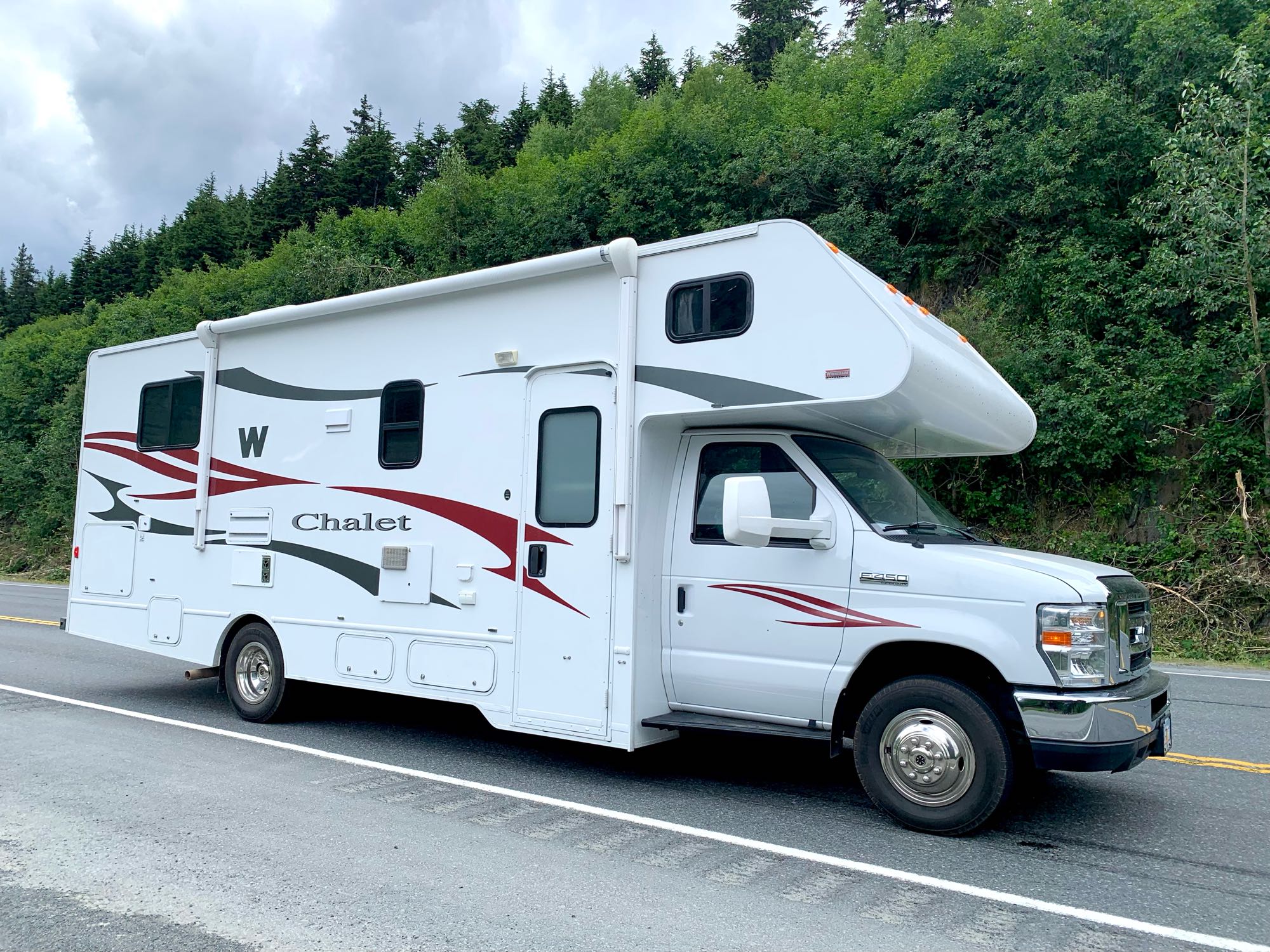 2013 Winnebago Chalet - Class C RV