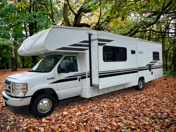 Modern 2023 Coachmen Freelander w/Bunkhouse and Roomy Interior