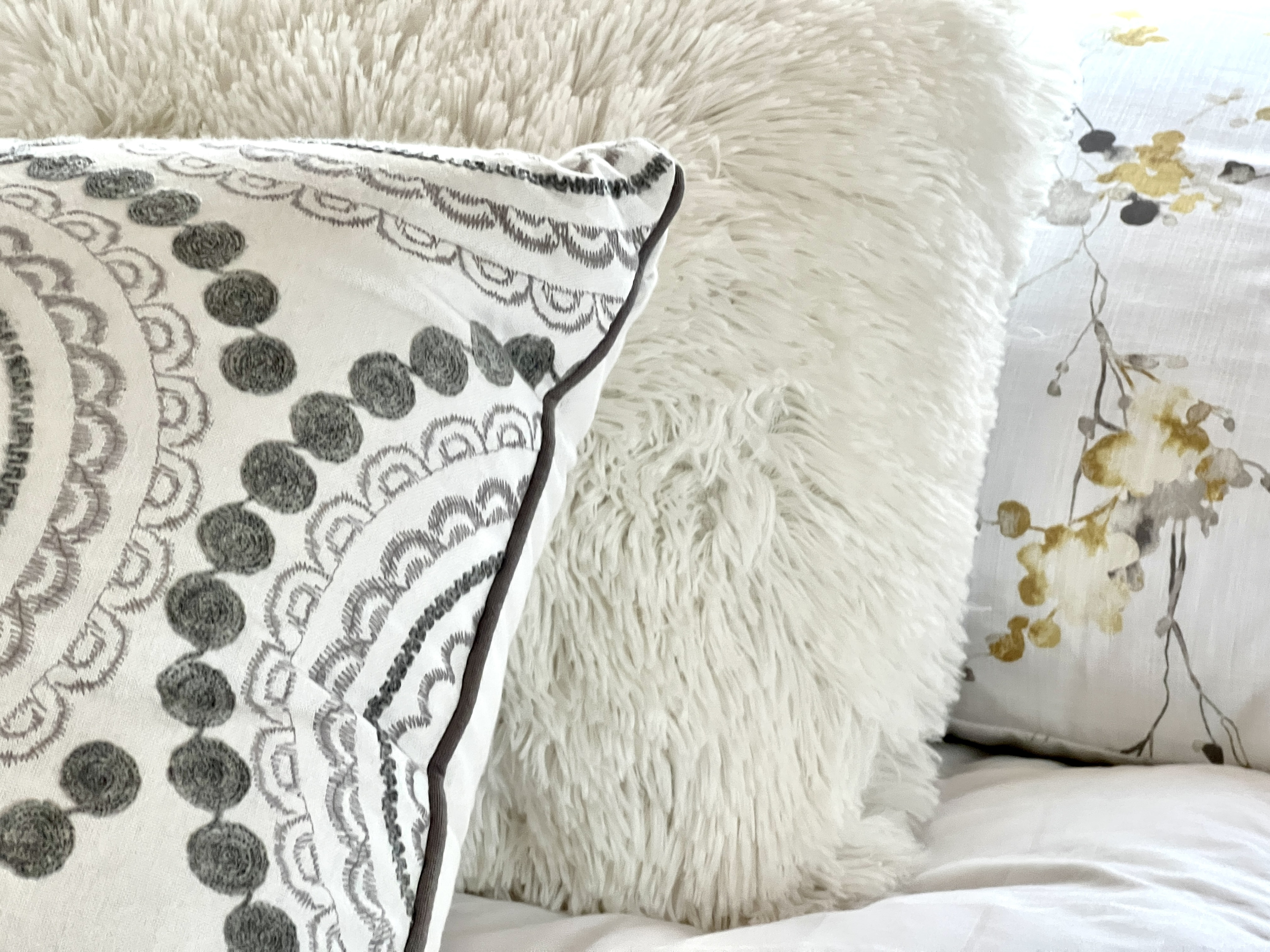 Stylish decor to make your time away from home cozy and comfortable.. Four Winds Majestic 2007