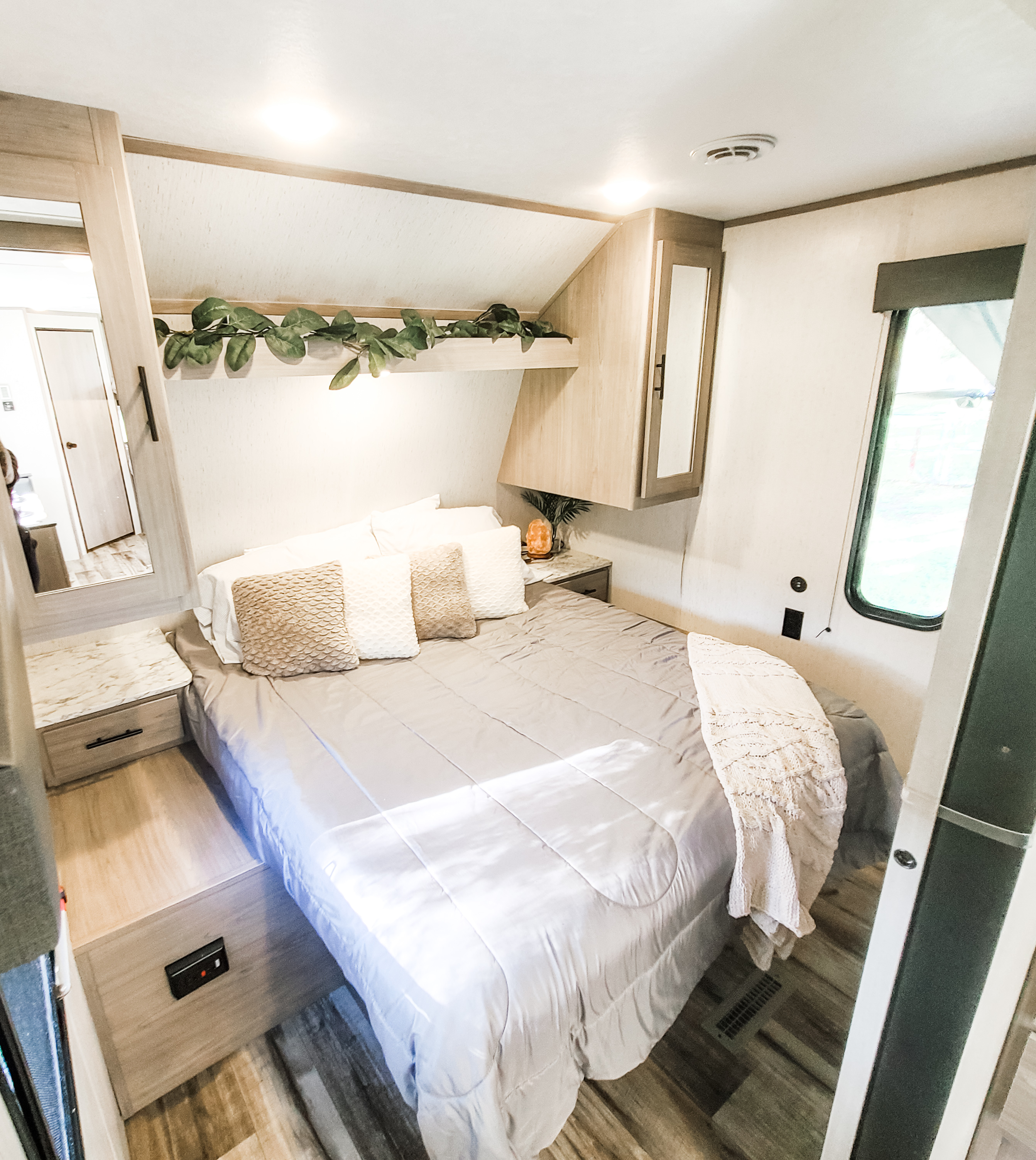 Queen size bed with complete bed set. Extra storage under bed, closets, and drawers.. Dutchmen Coleman Lantern LT 2022