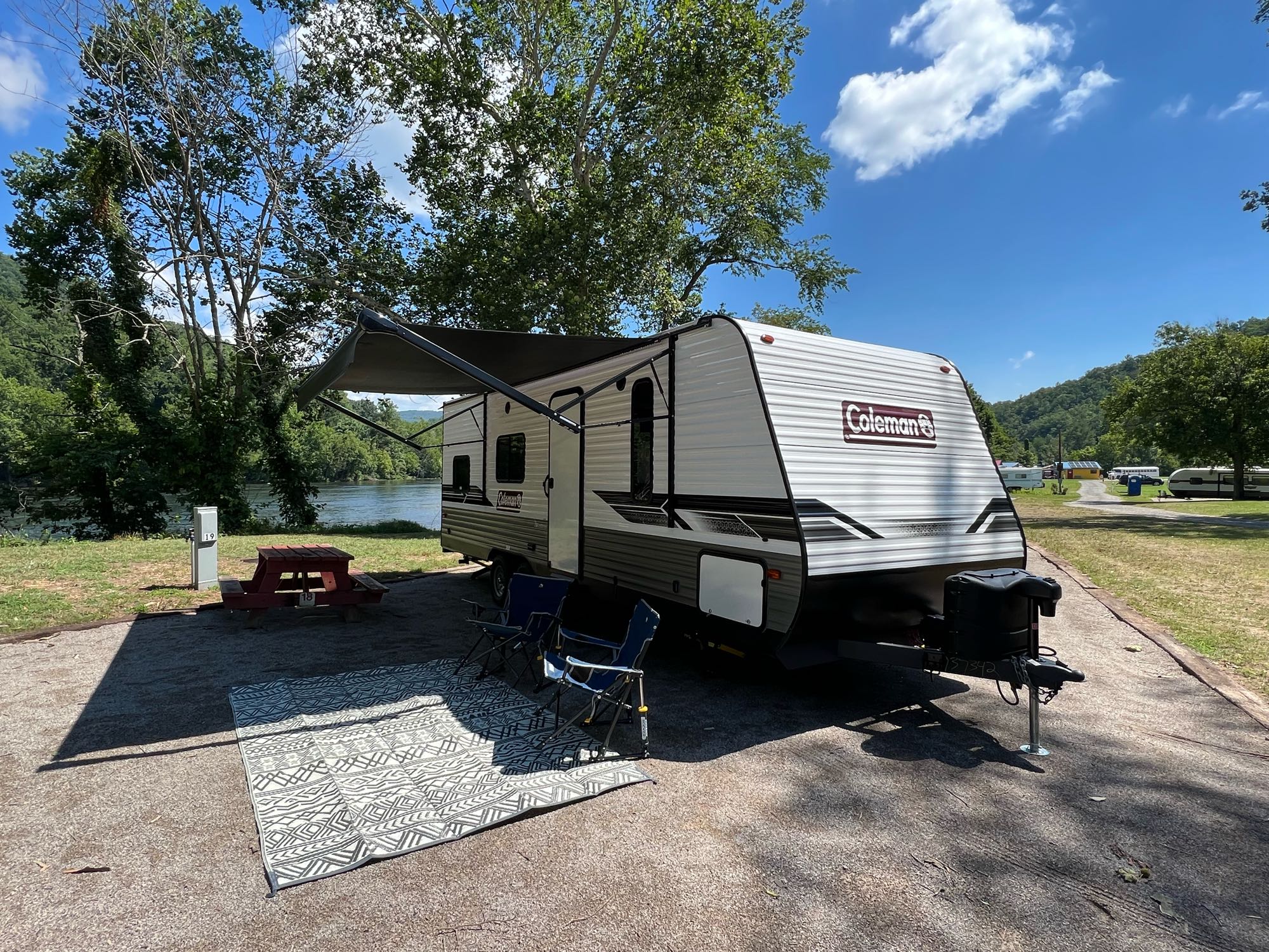 2022 Dutchmen Coleman Lantern LT 274BH