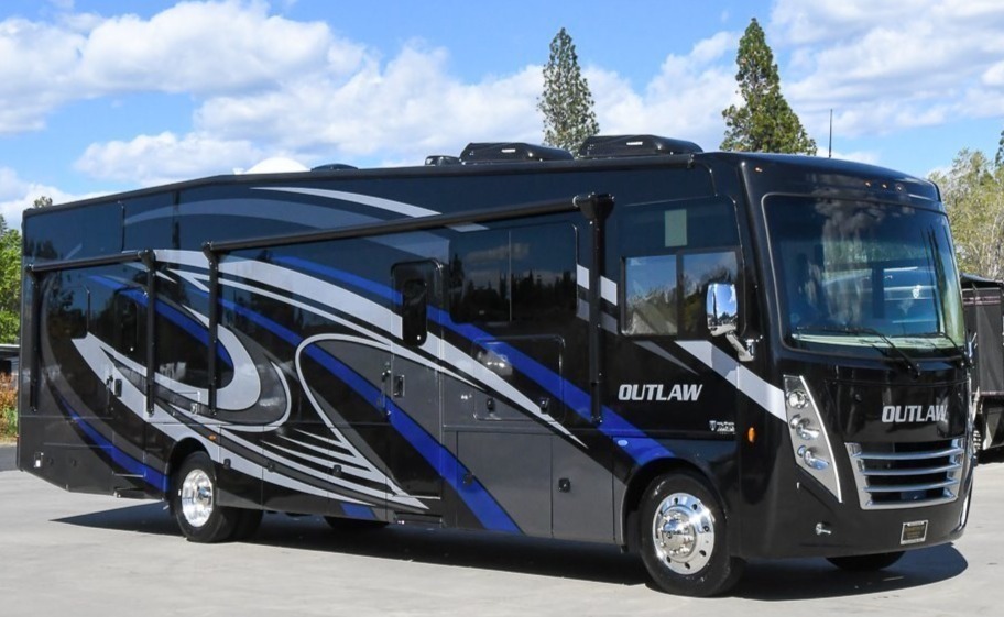 2023 Thor Motor Coach Outlaw - Sleeps 12