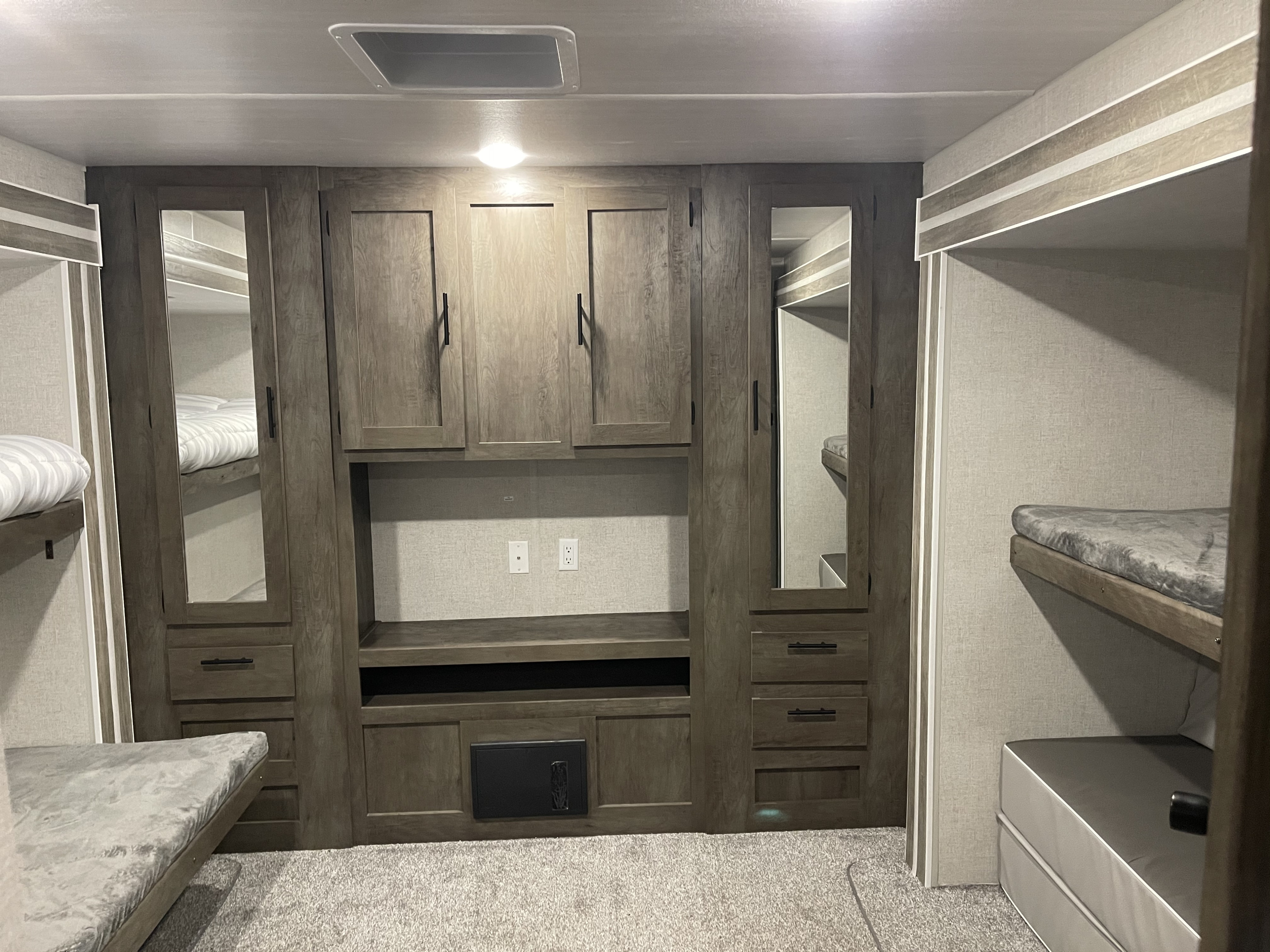 Kids bunk room . Forest River Salem 2021