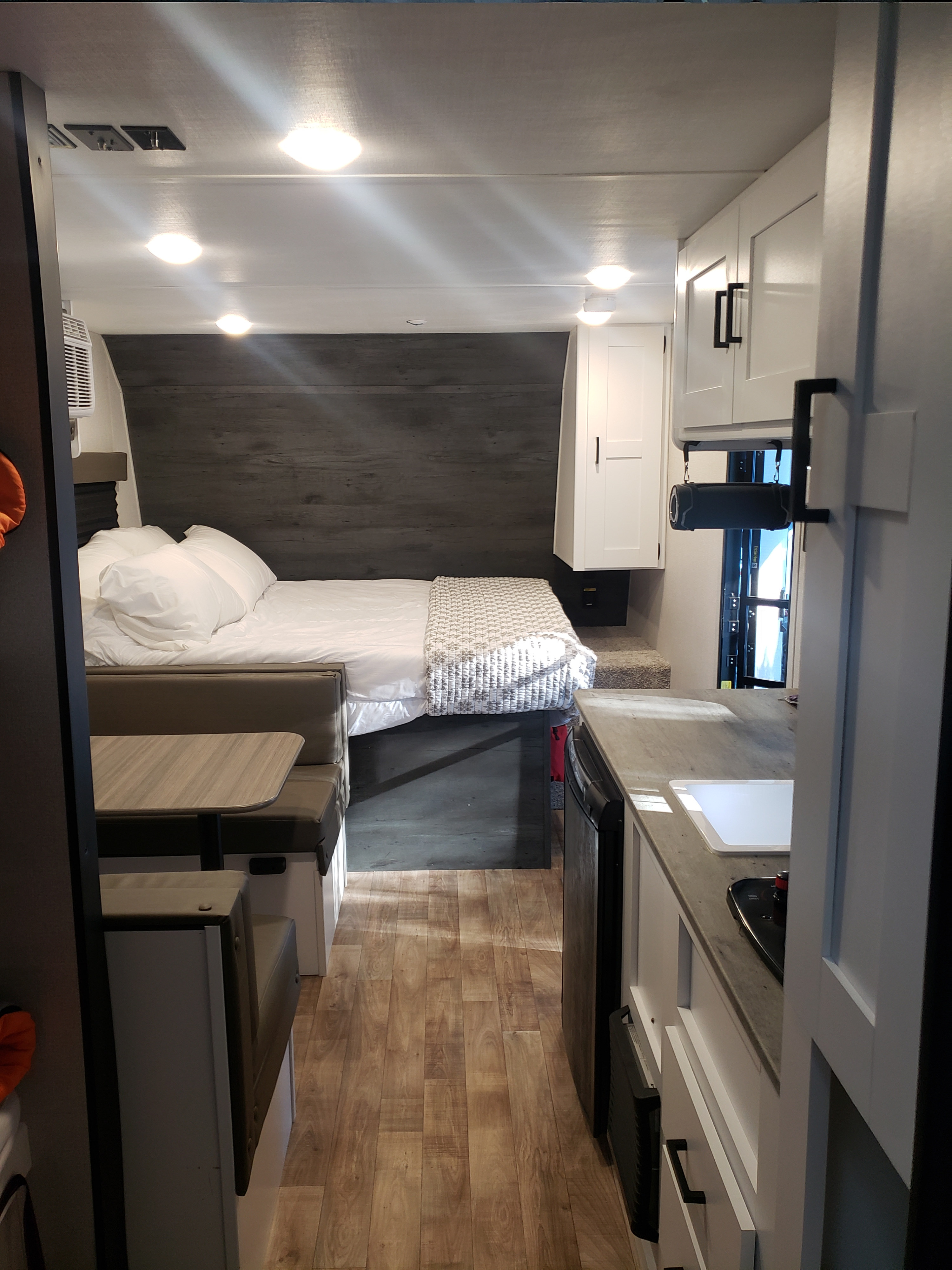 Modern RV rental: a bright interior featuring a comfortable bed, dinette, and functional kitchen. Ideal for road trips.. Keystone RV Hideout 2022
