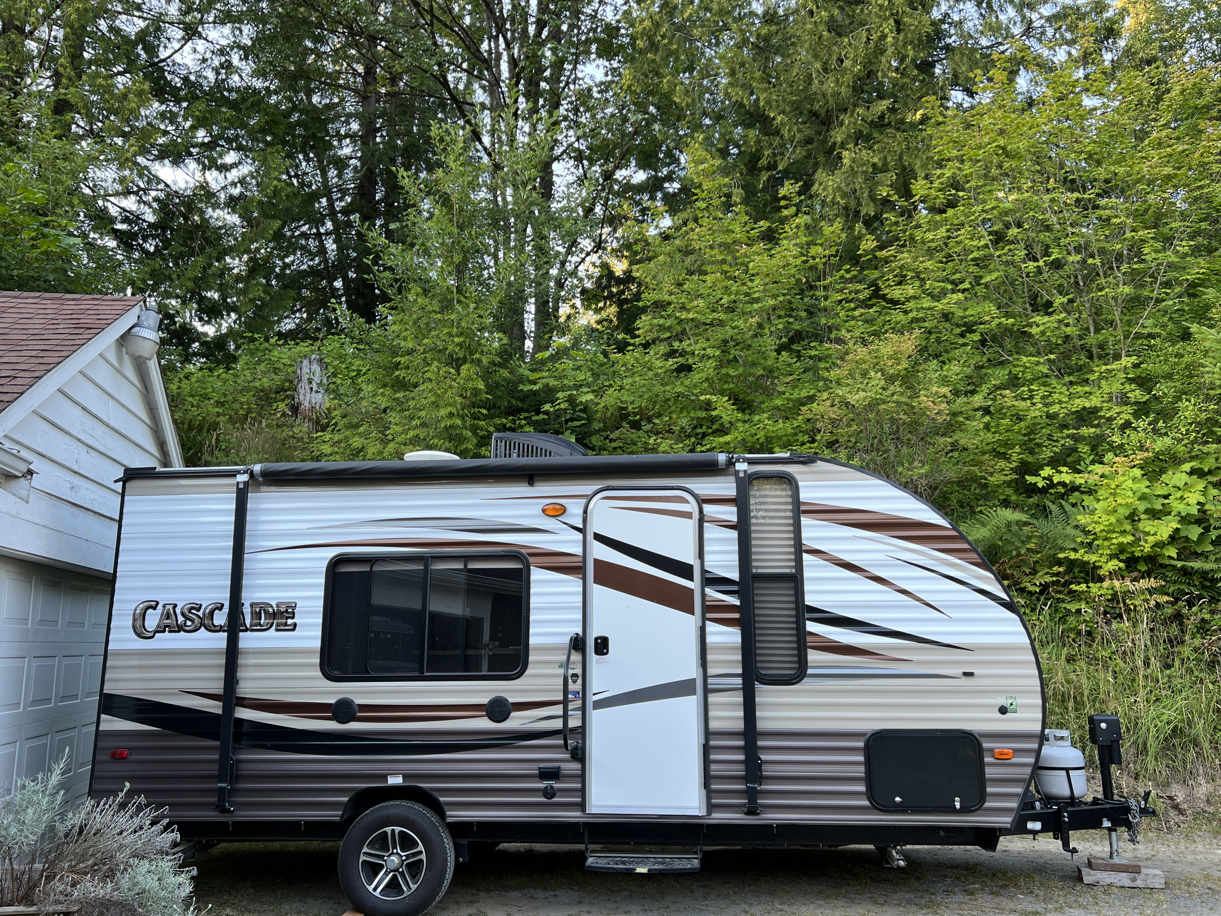 Super Light/Easy Tow/Fuel Saver with SUV 21’ camper w/ pillow top mattres