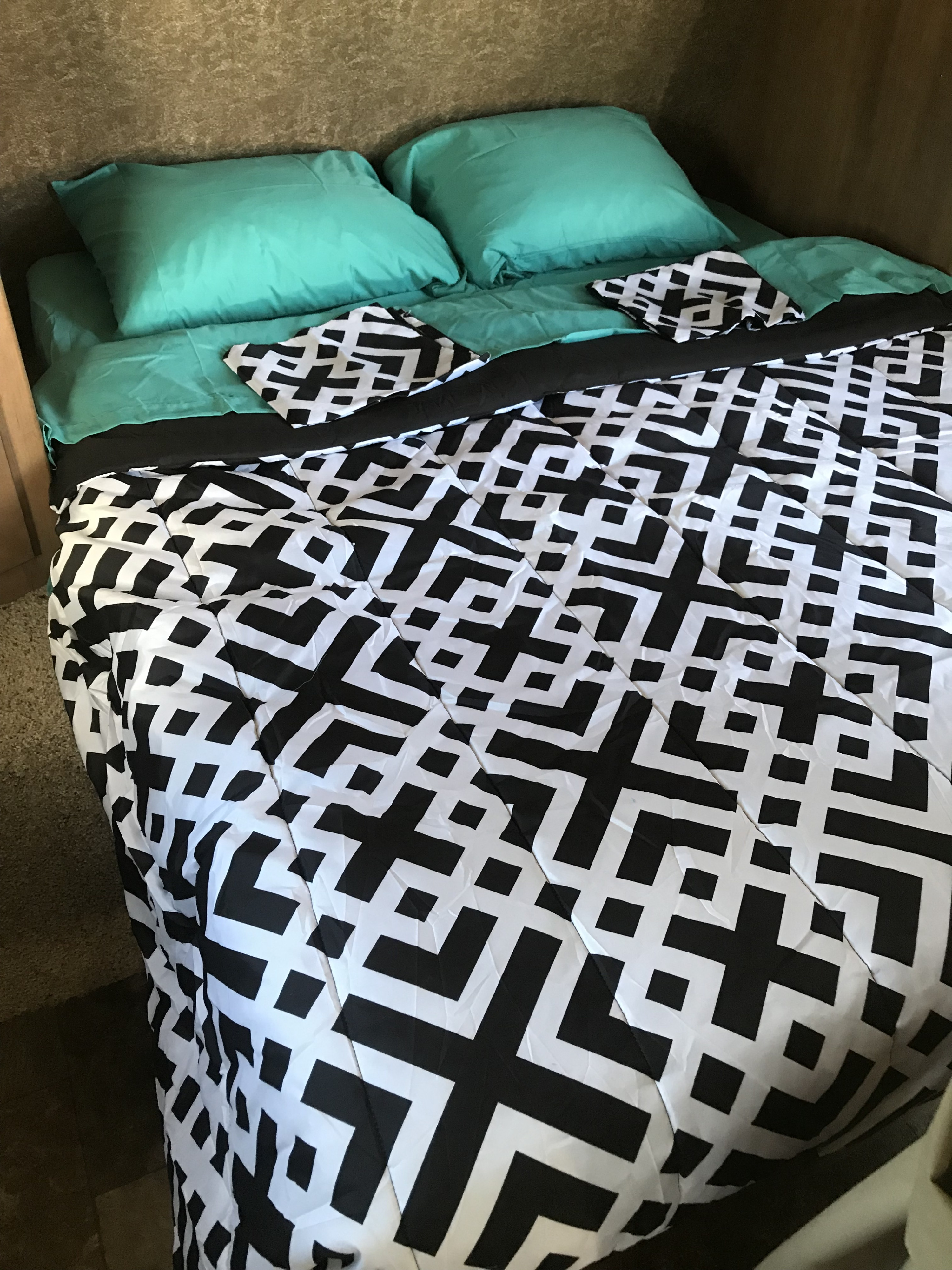 Queen bed in master. Coachmen Apex 2015