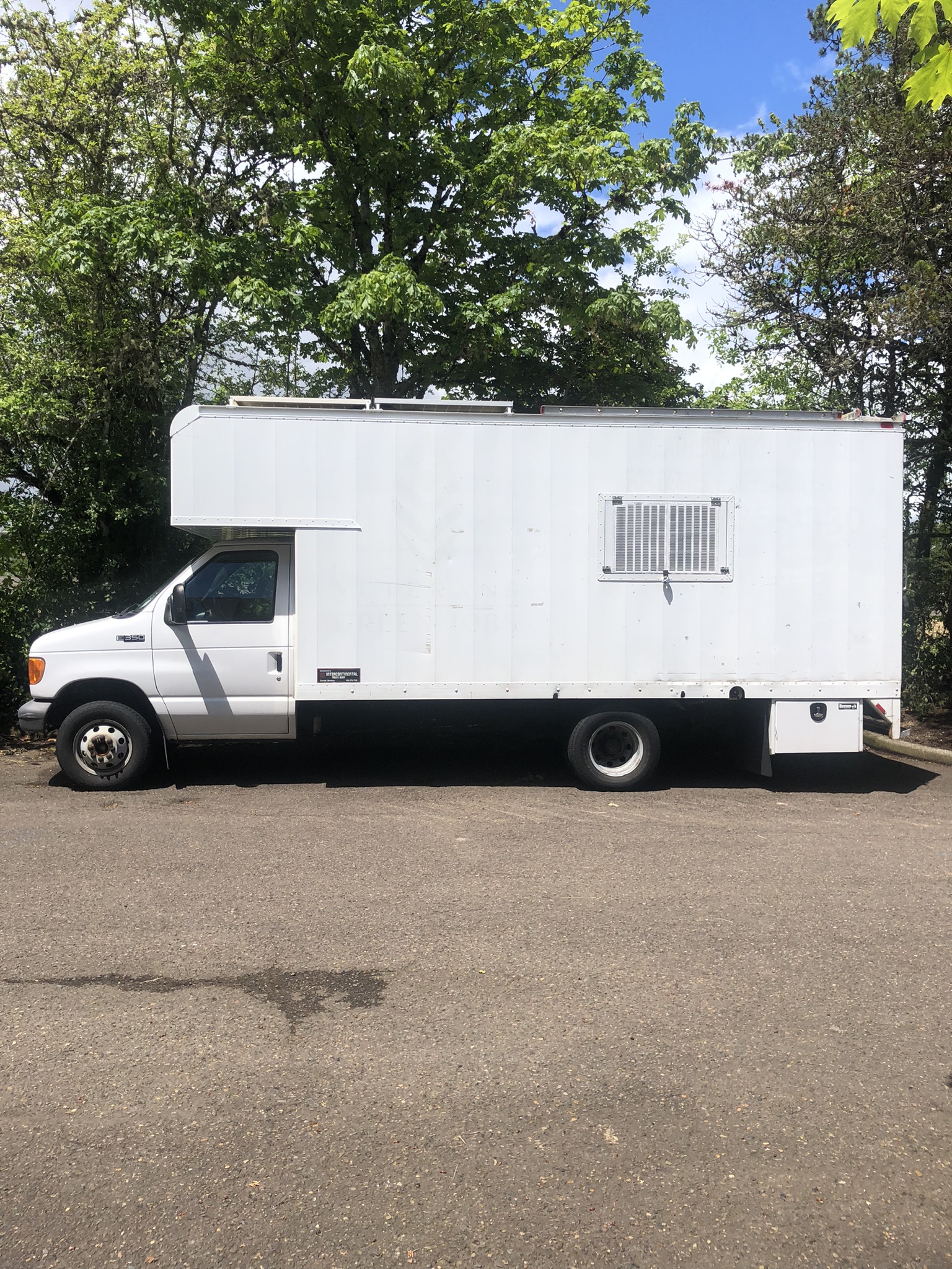 DIY SOLAR POWERED MICROWAVE OUT OF THE BACK OF A TRUCK! STEALTH URBAN  CAMPING OFF GRID ELECTRICITY 