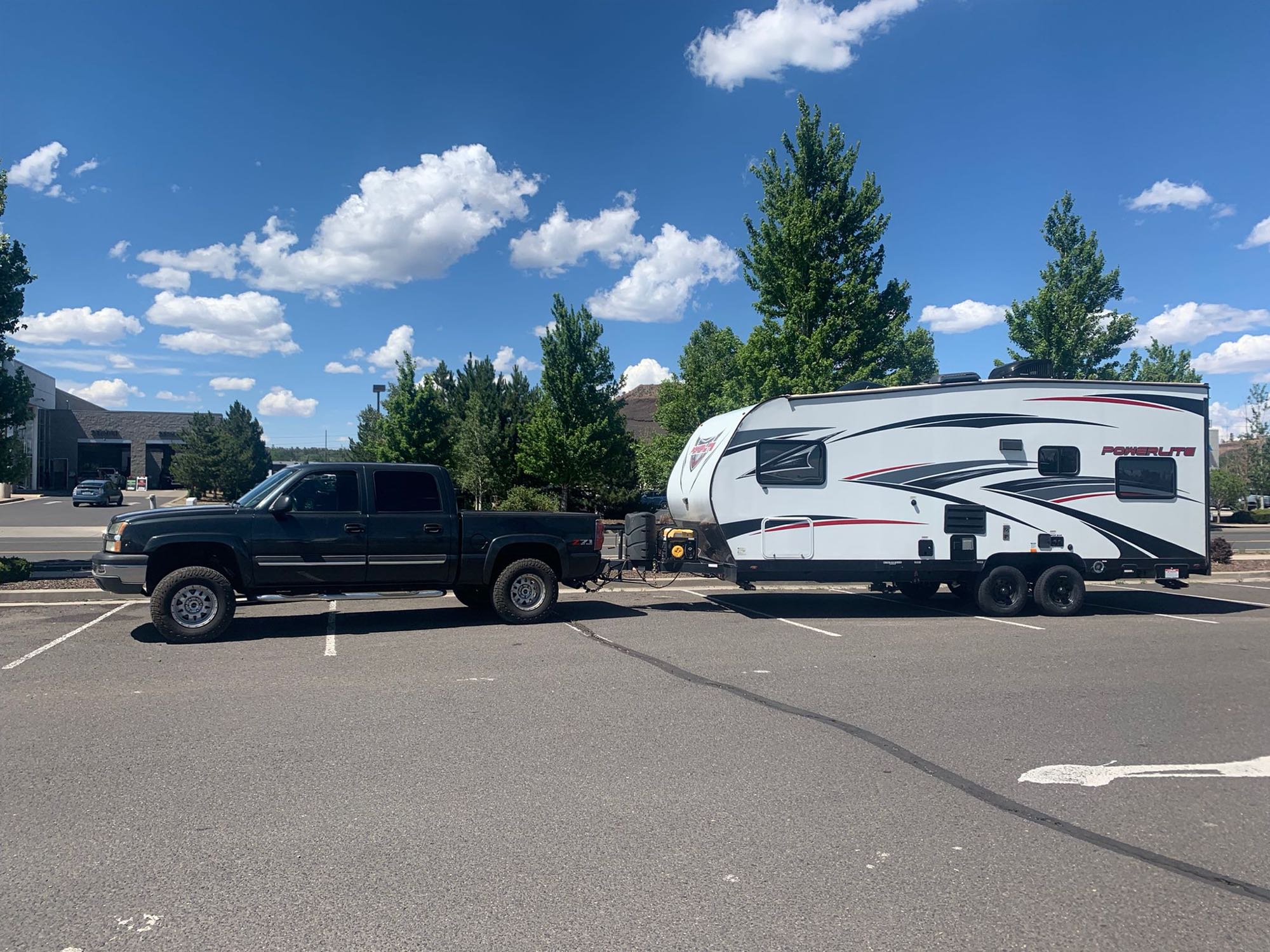 2017 Pacific Coachworks Blaze'N-Lots of amenities included!