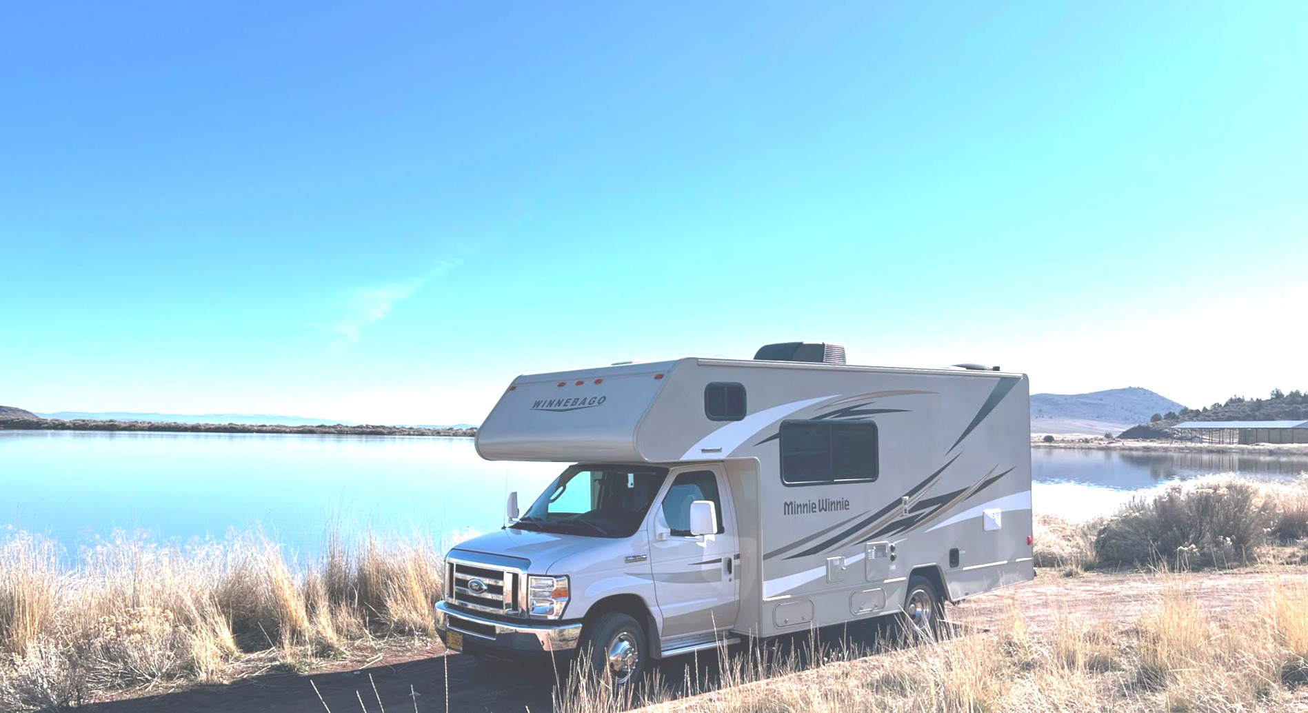 Spacious & Easy to Drive Fully Loaded Worry Free 2016 Minnie Winnie