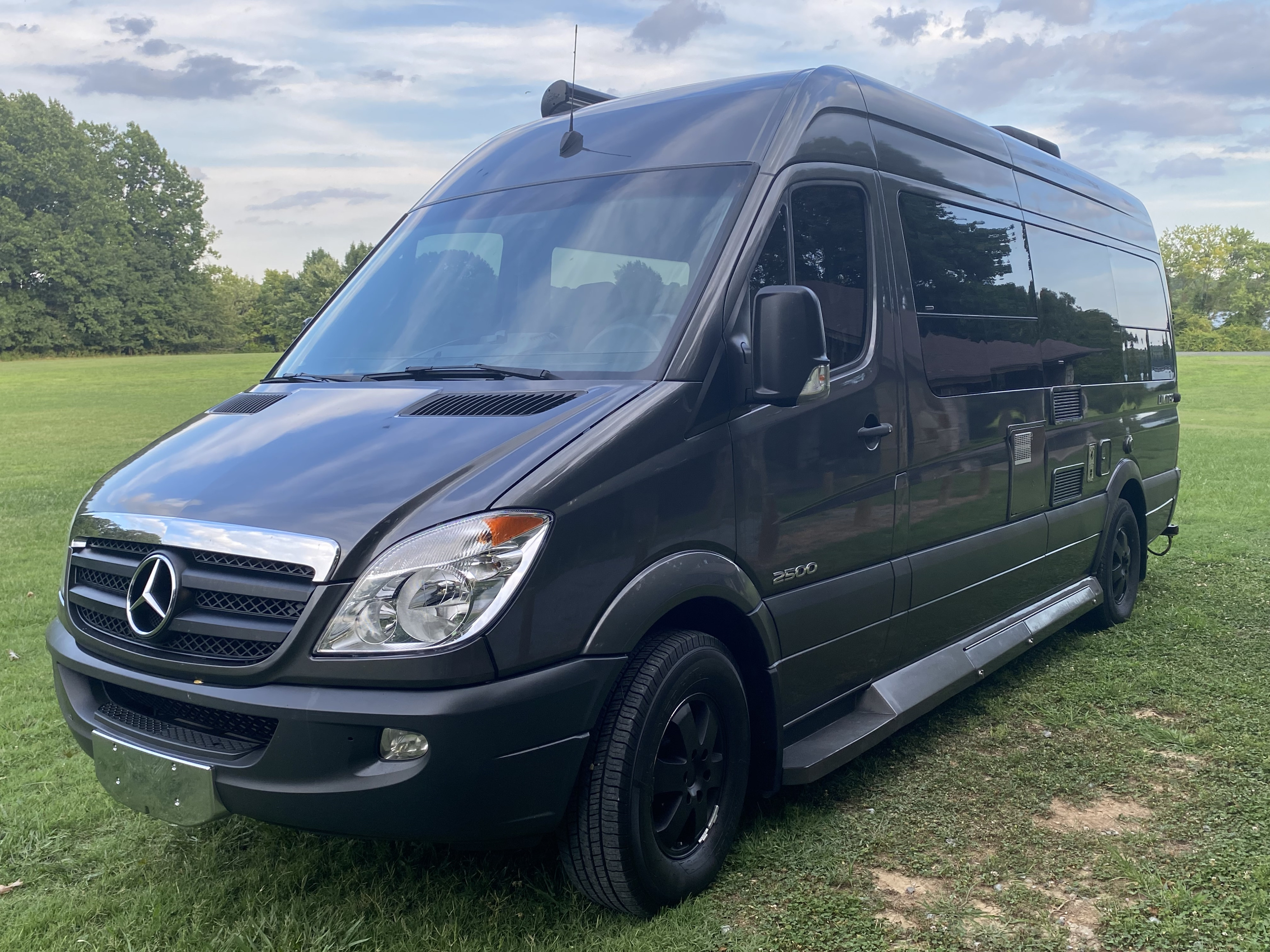 2010 Winnebago Era Camper van Rental in Hendersonville, TN | Outdoorsy