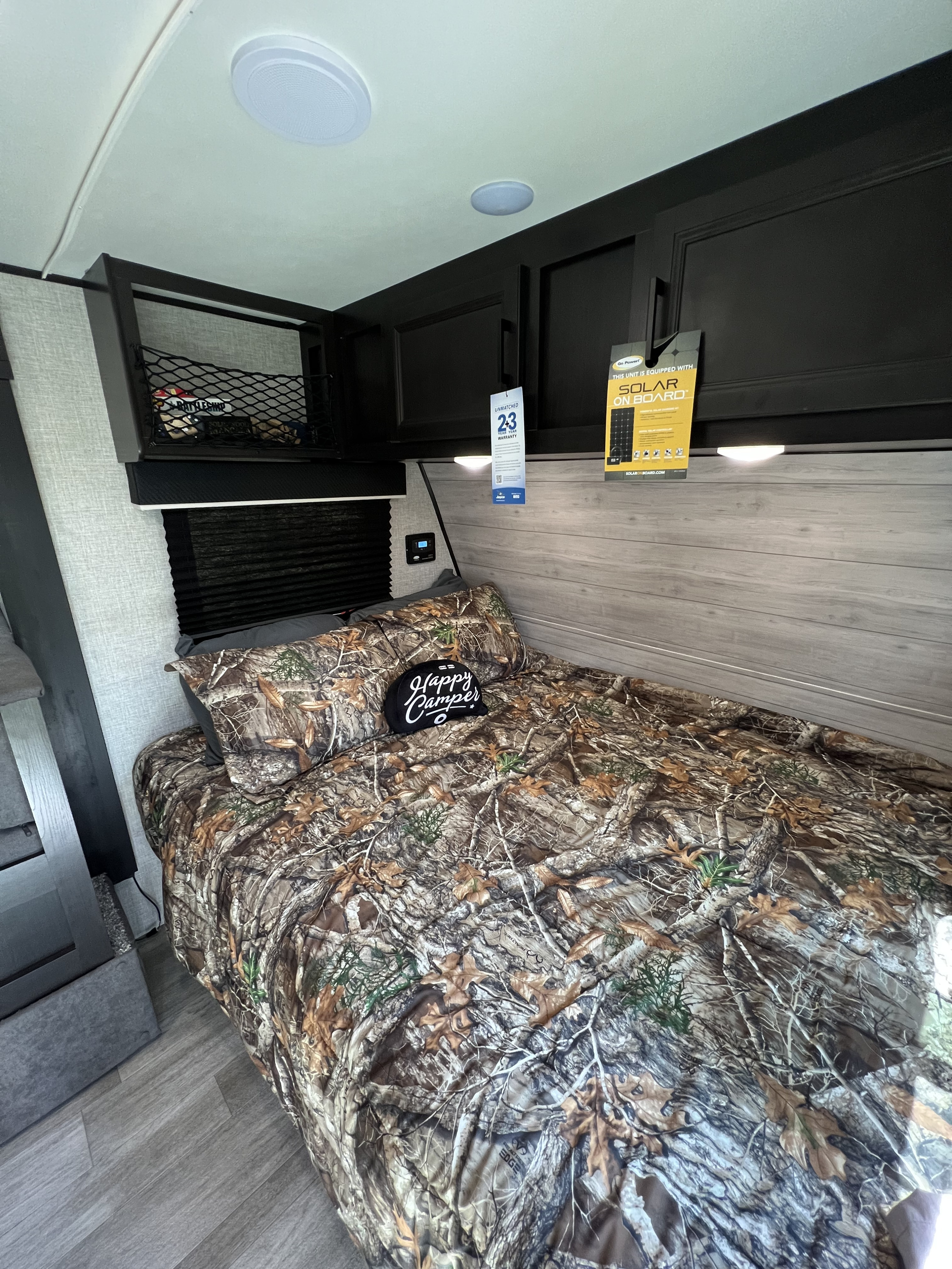 Queen size bed. Jayco Jay Flight SLX 2022