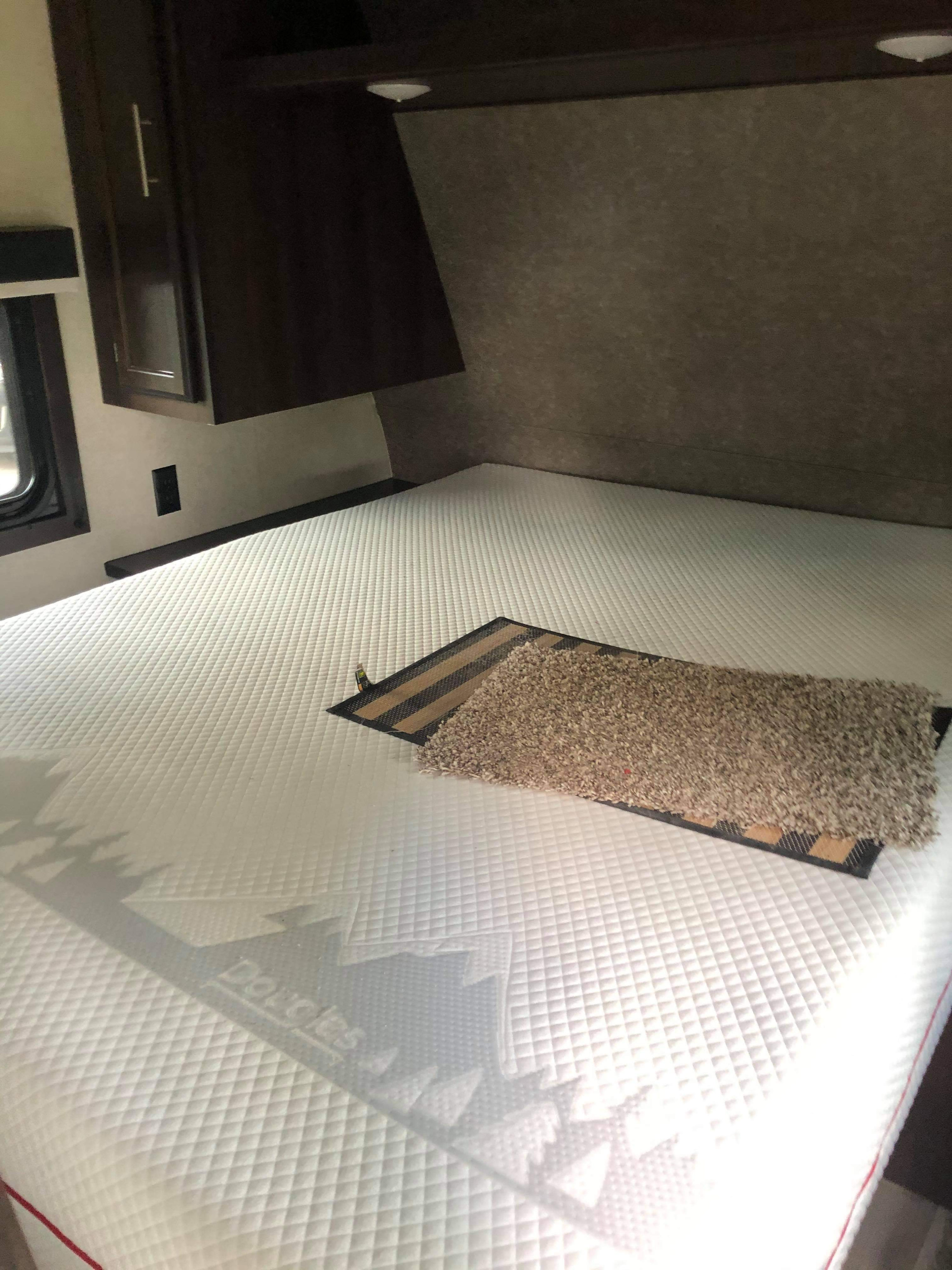 Queen bed . Jayco Jay Flight SLX 2019