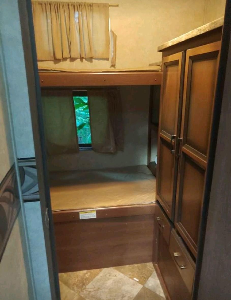 Crossroads RV Zinger 2014