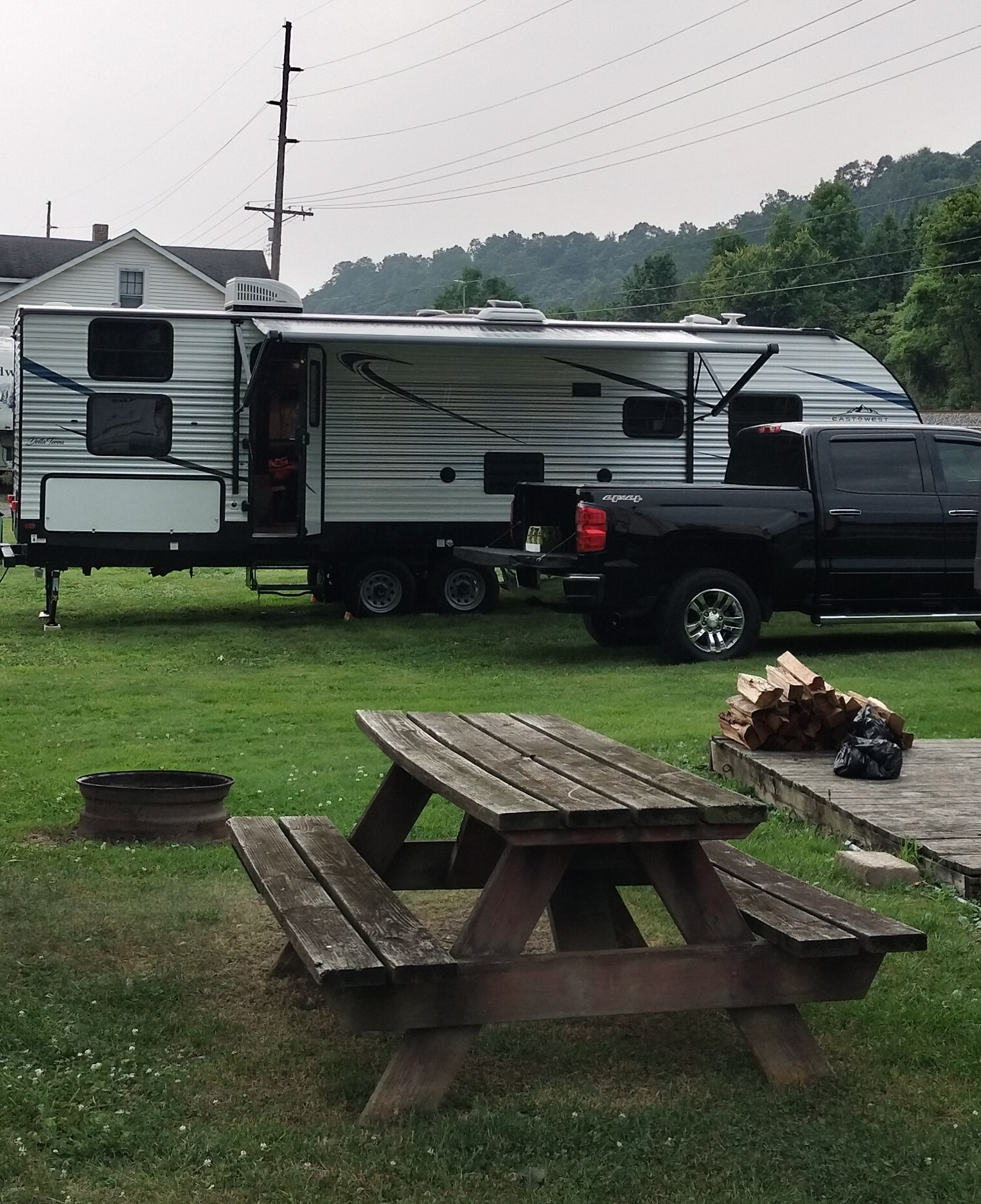 2020 East to West Della Terra SLEEPS 9