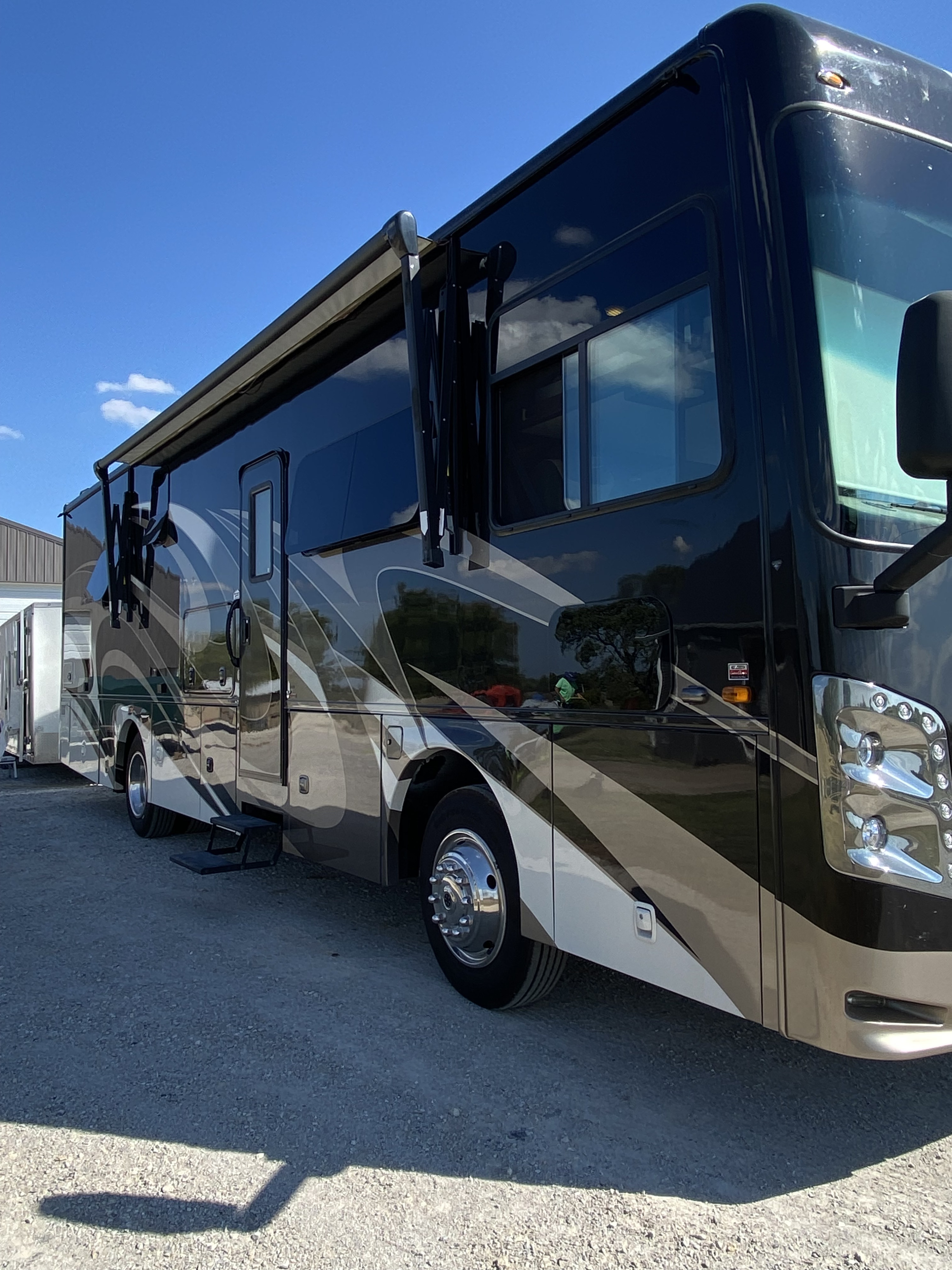 2019 COACHMEN 339DS 35' DIESEL PUSHER