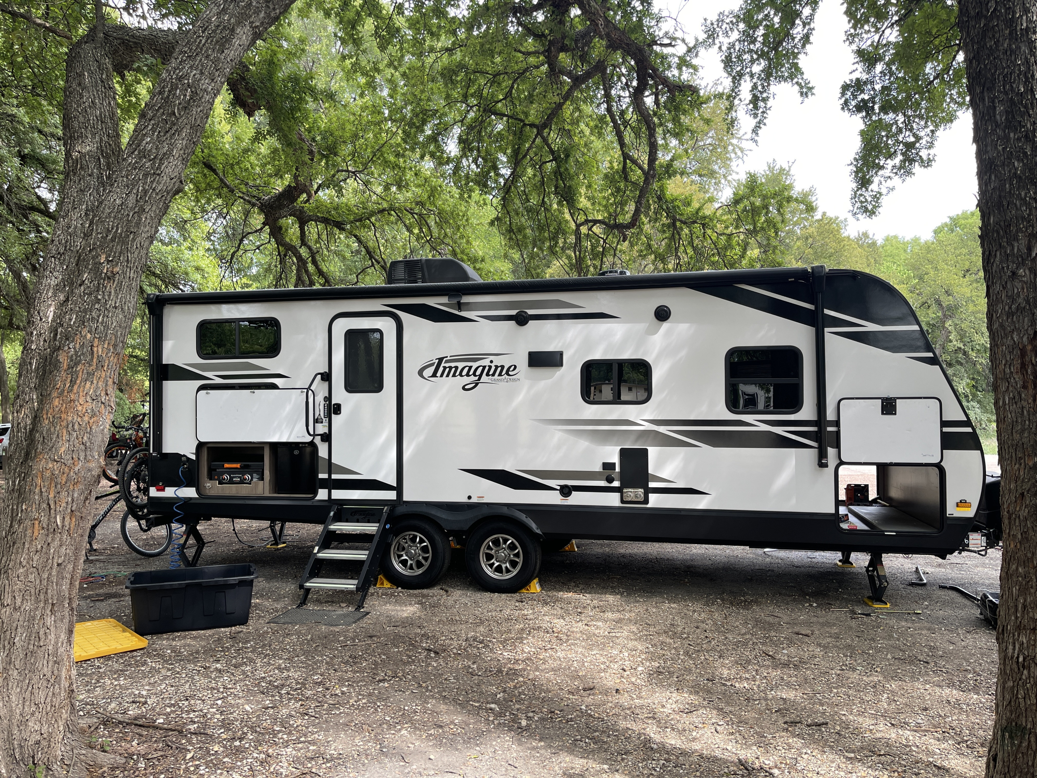 2021 Grand Design RV. Anytime Family Vacation. Easy to Pull!