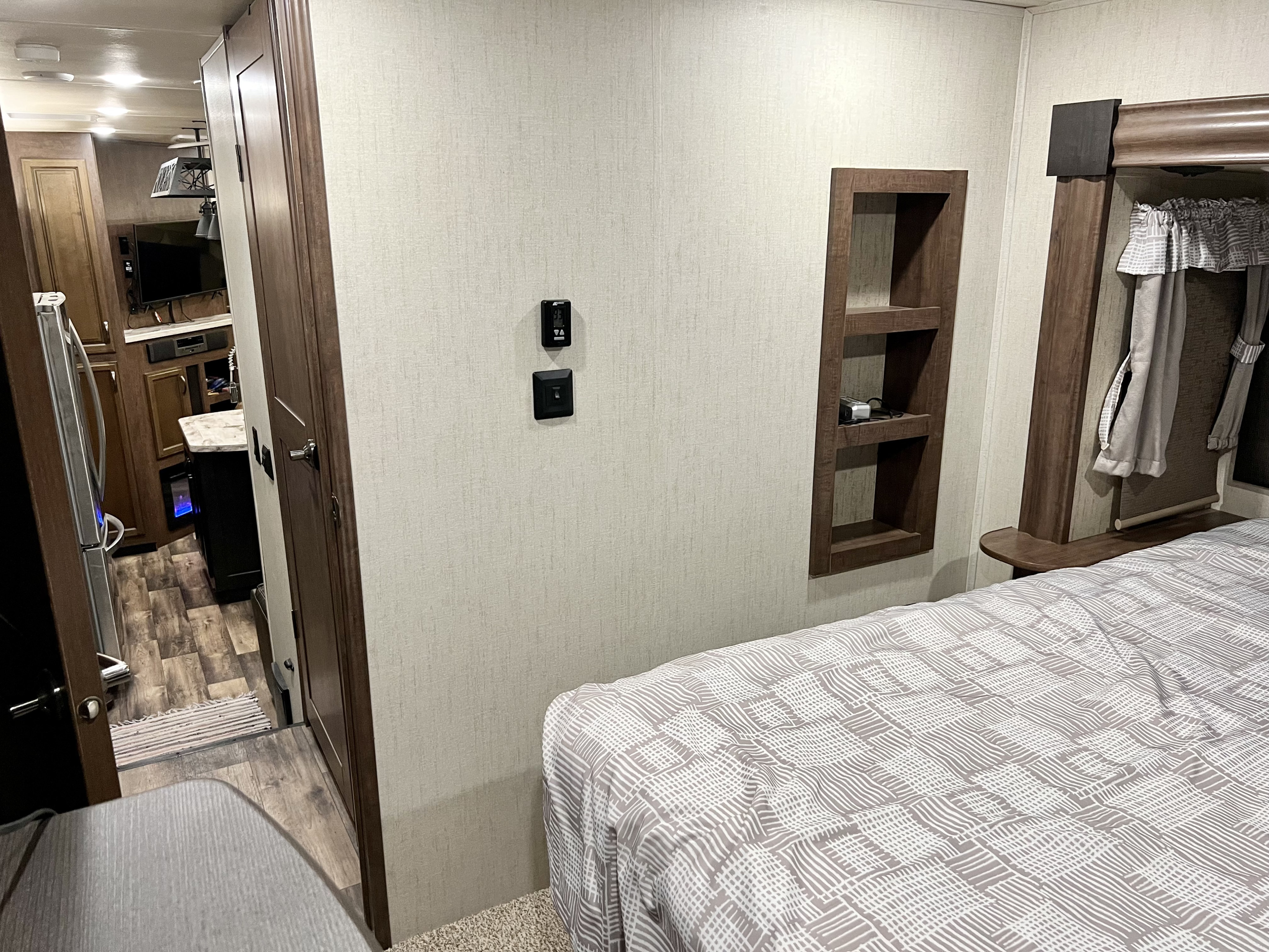 Master bedroom . Forest River Sierra 2019