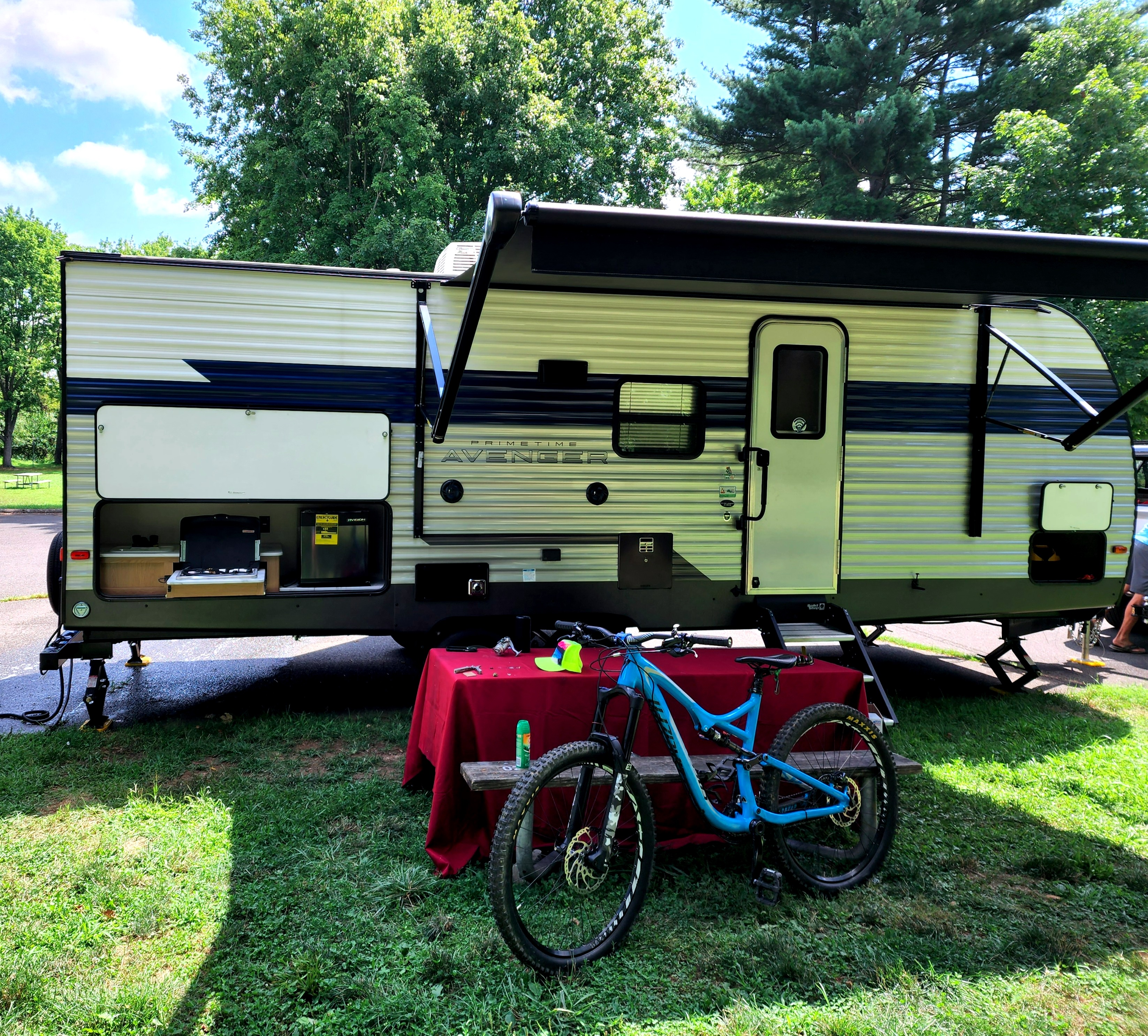 2022 Avenger Prime Time Trailer with Bunk Bed, sleep 6