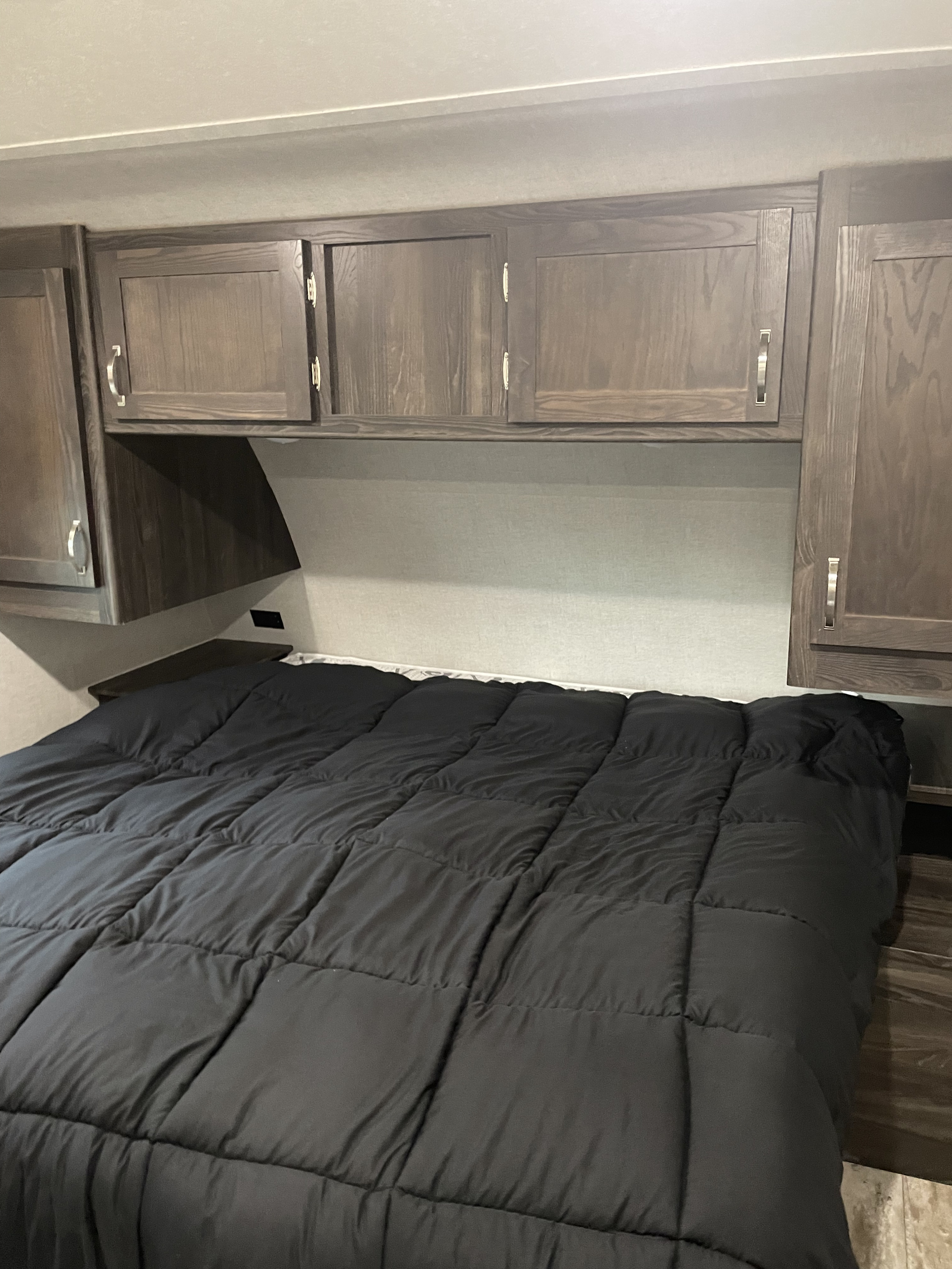 Bed room. Work and Play Work and Play Trailer 2020