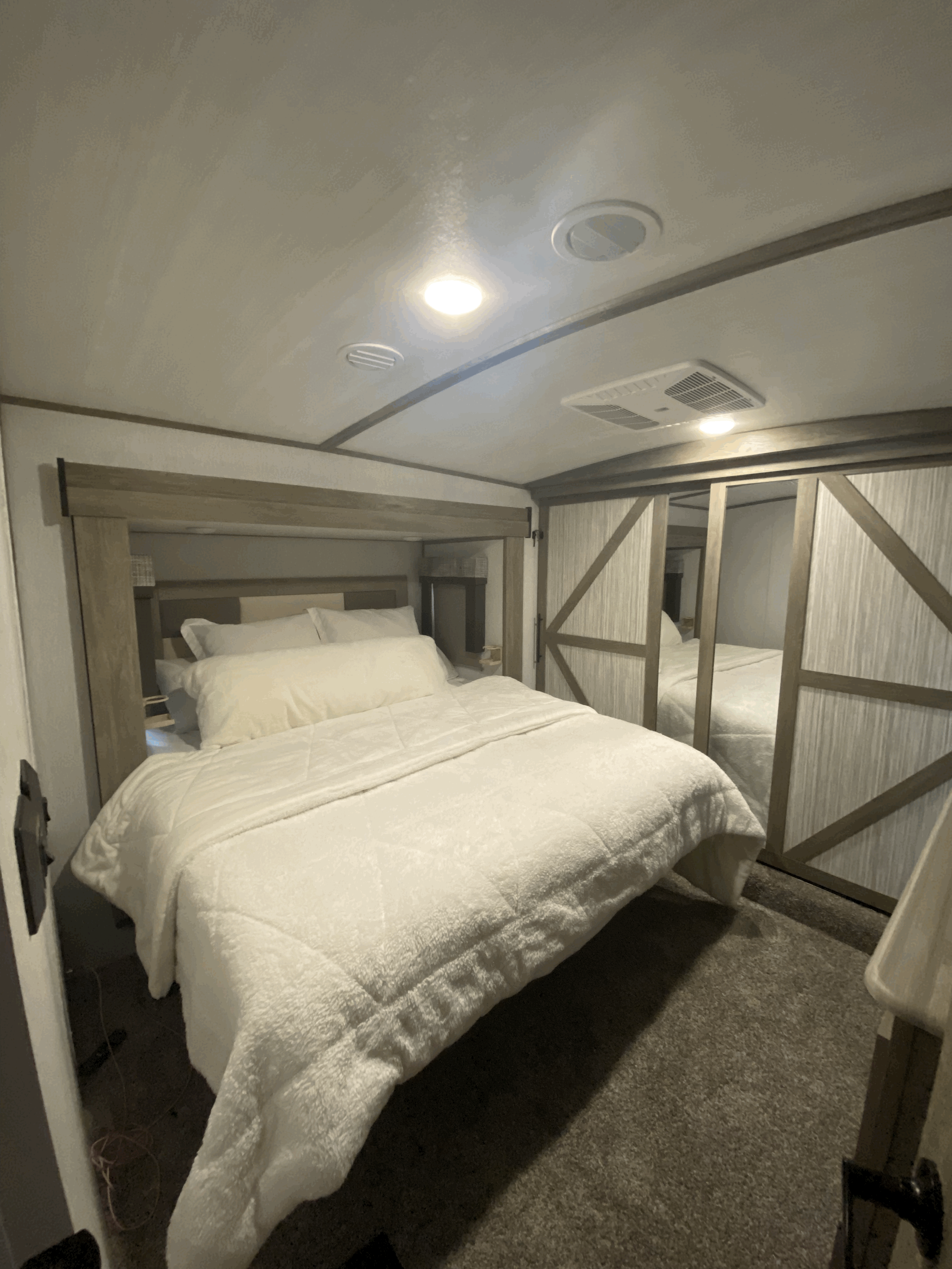 Fifth-wheel RV Rental 