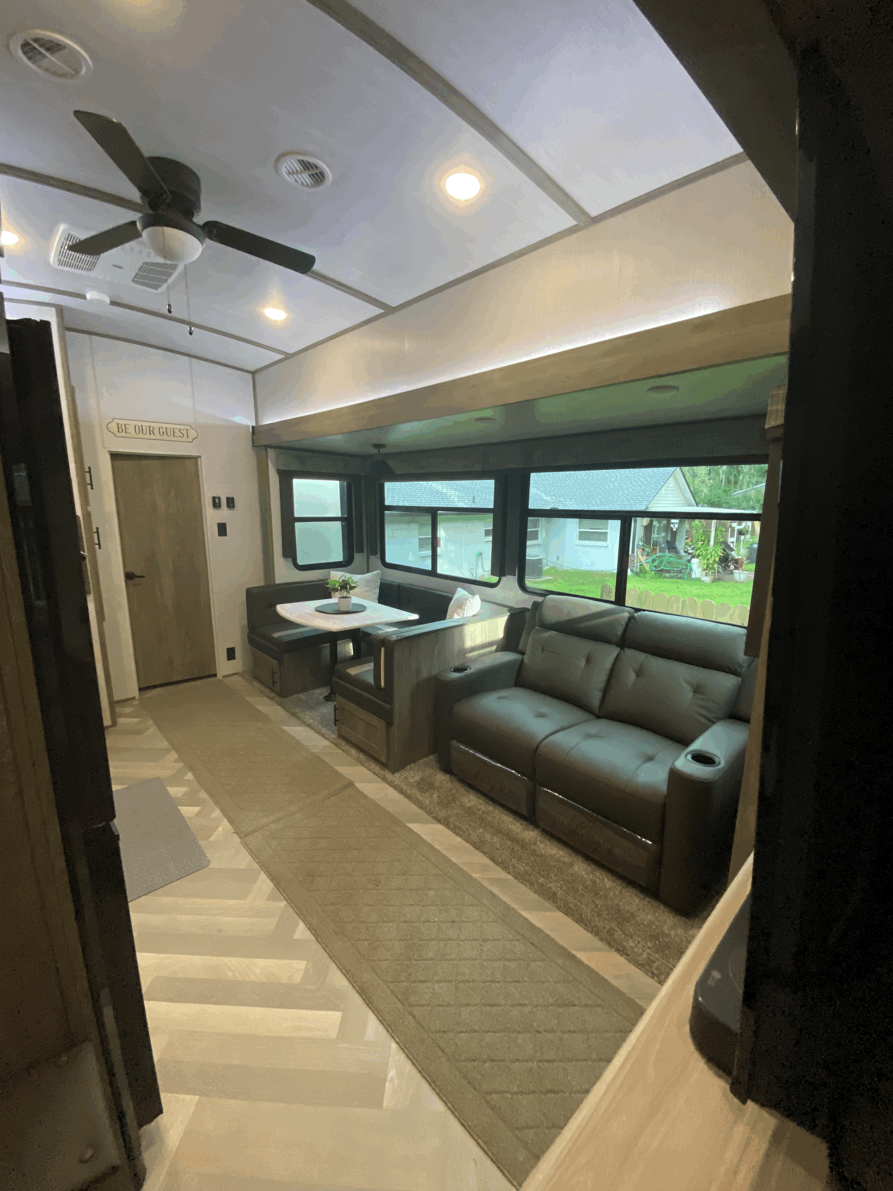 Fifth-wheel RV Rental 