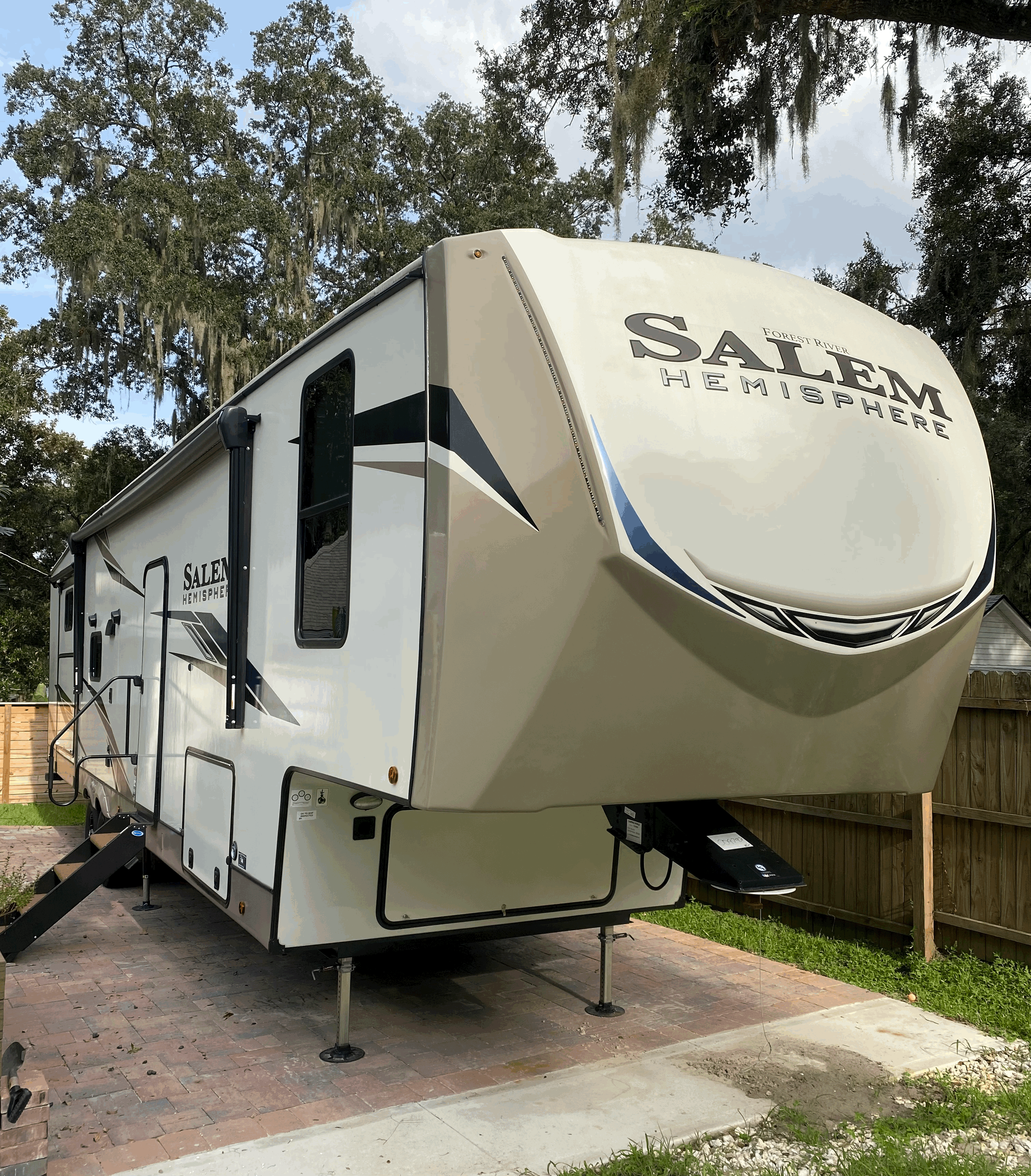 Fifth-wheel RV Rental 