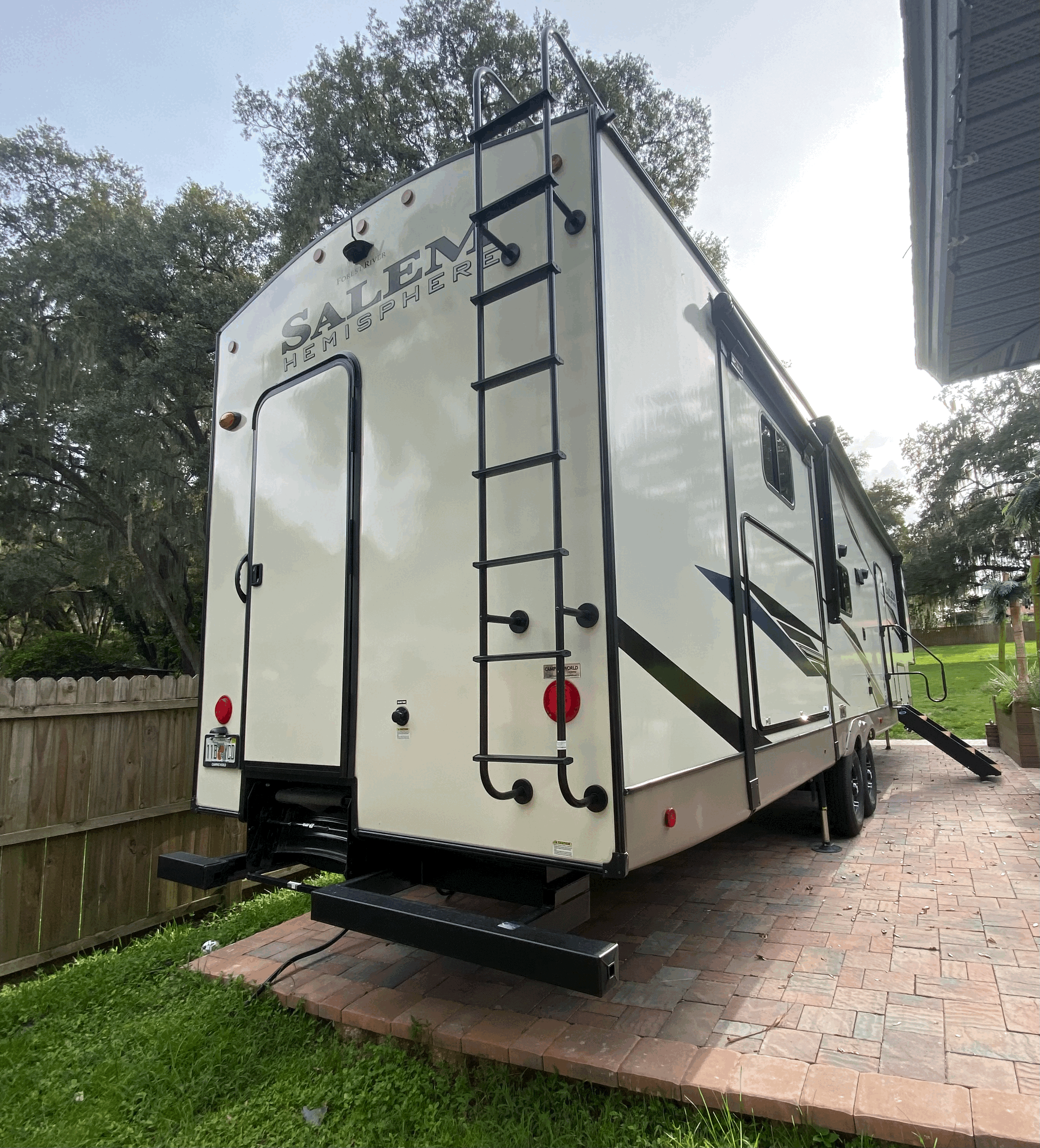 Fifth-wheel RV Rental 