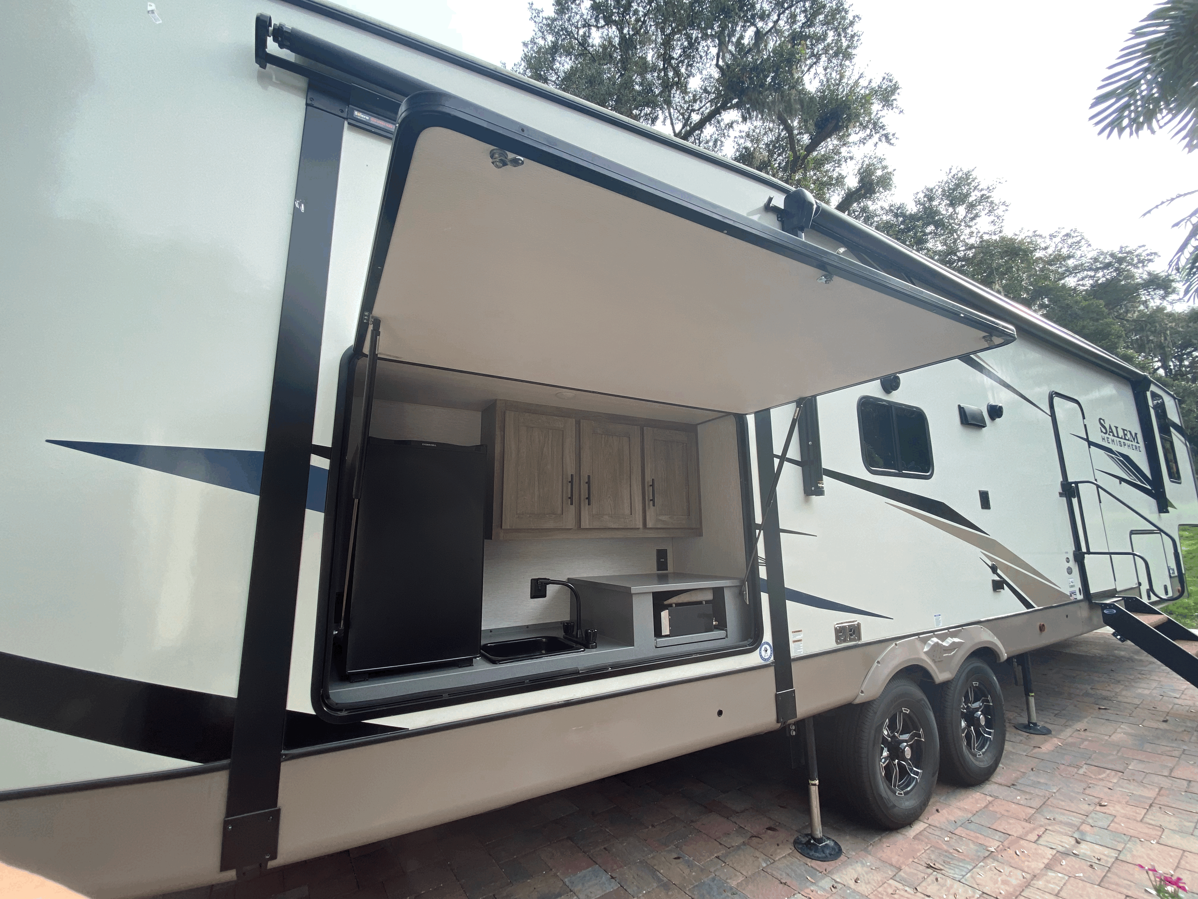 Fifth-wheel RV Rental 