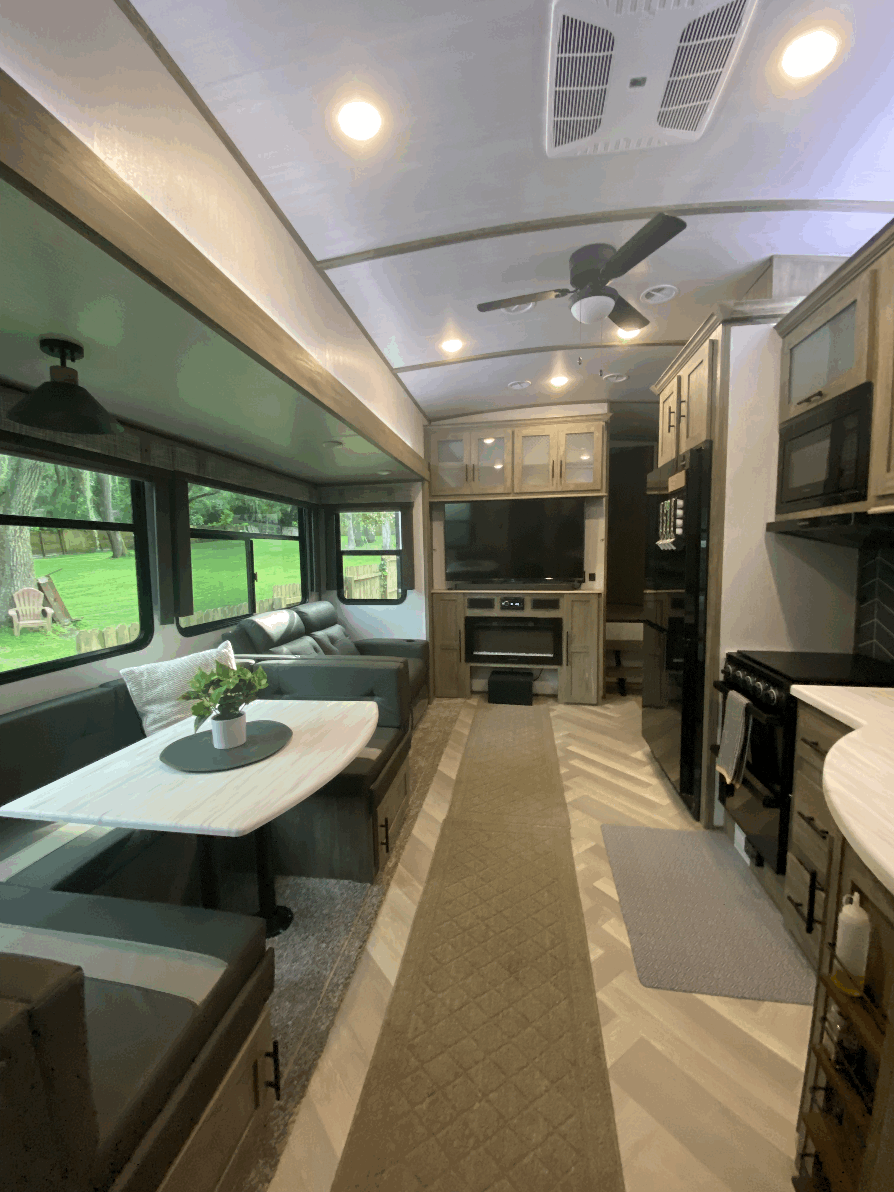 Fifth-wheel RV Rental 