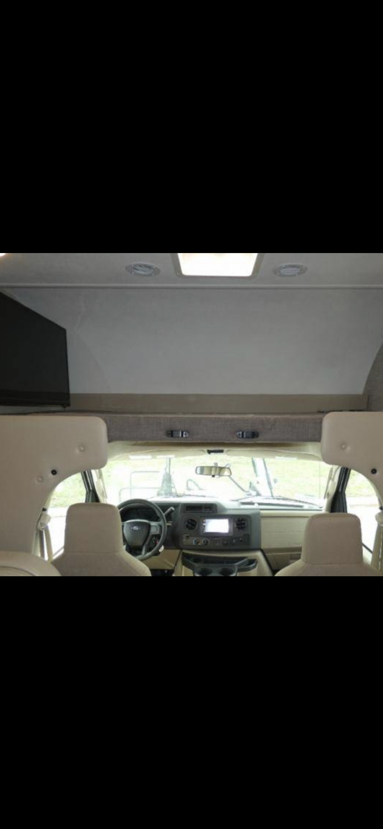 Another queen size bed . Thor Four Winds Victory 2022