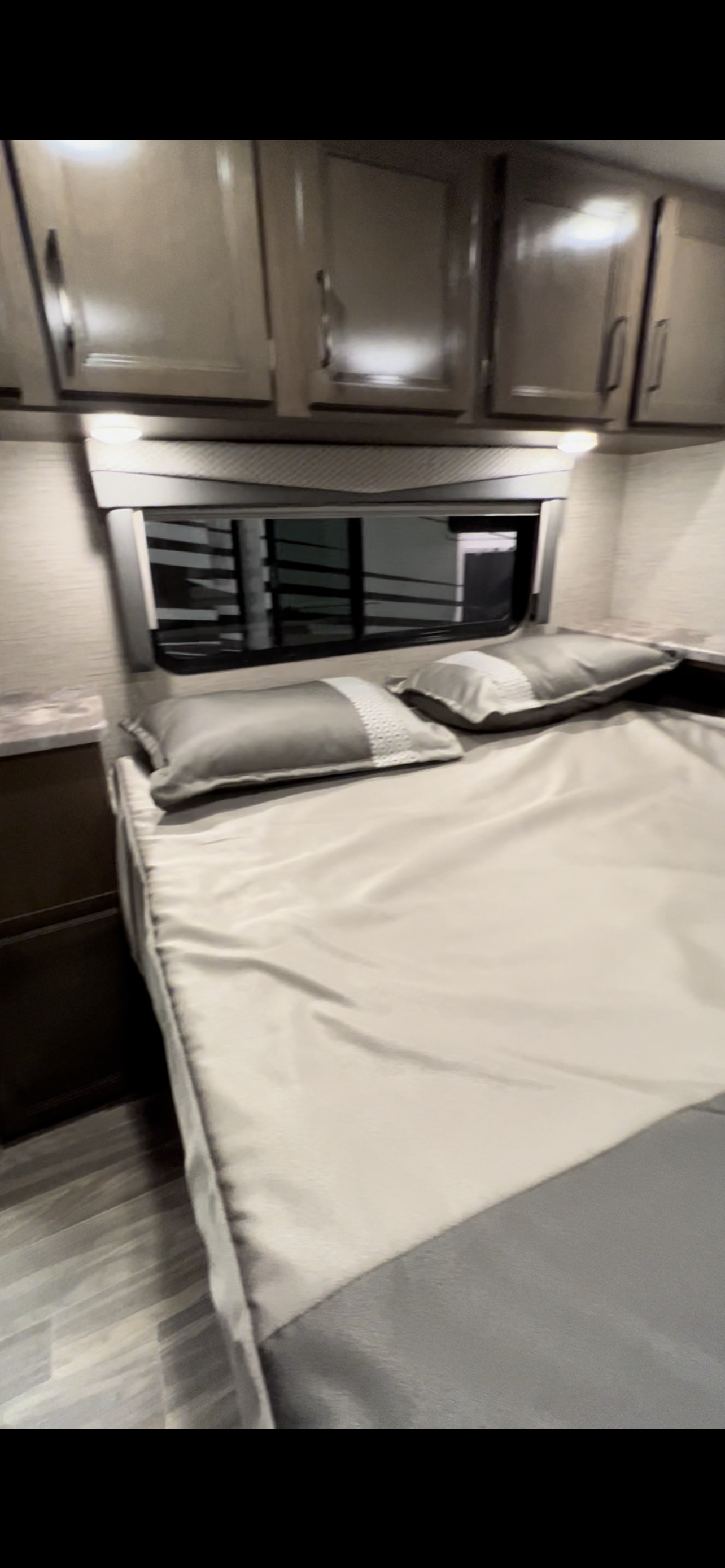 Master’s queen bed . Thor Four Winds Victory 2022