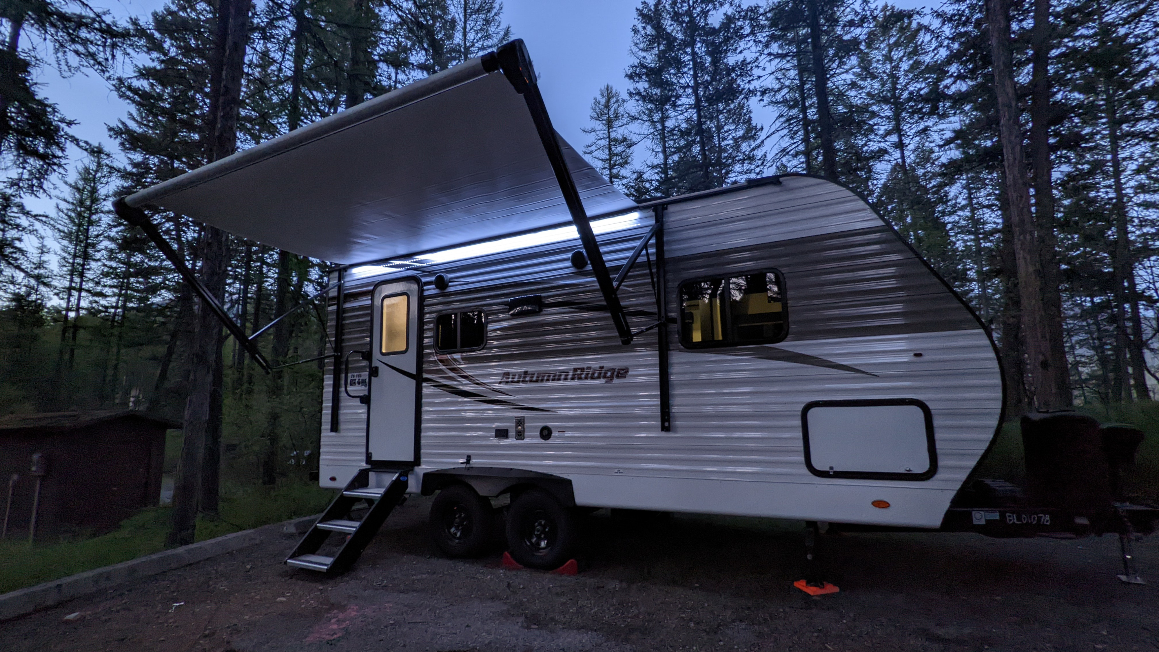 Cozy Couples Camper Near Glacier National Park. Pet Friendly!