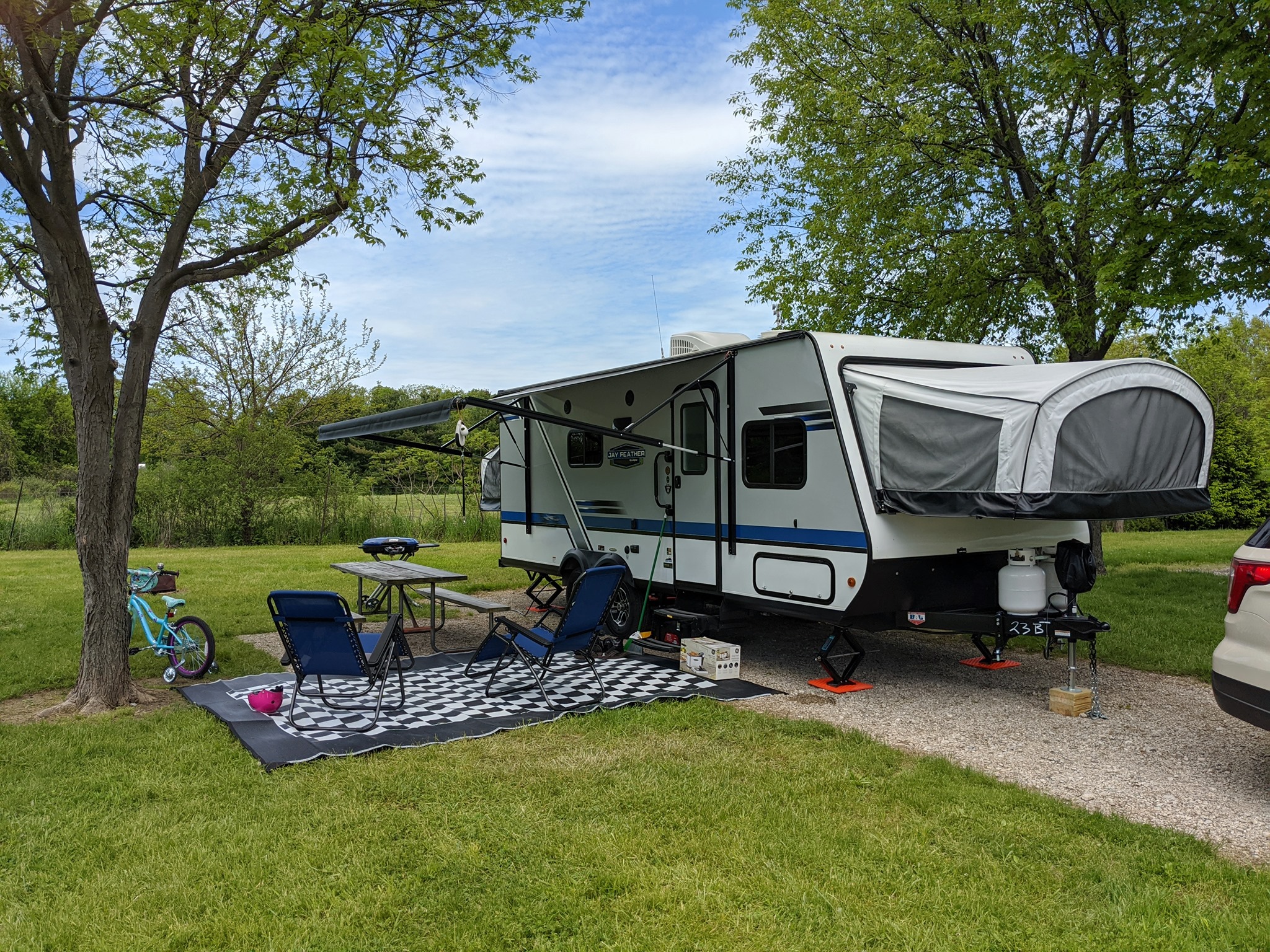 Adventure-Ready - Jayco Hybrid-Sleeps 6, Delivery/Setup Available
