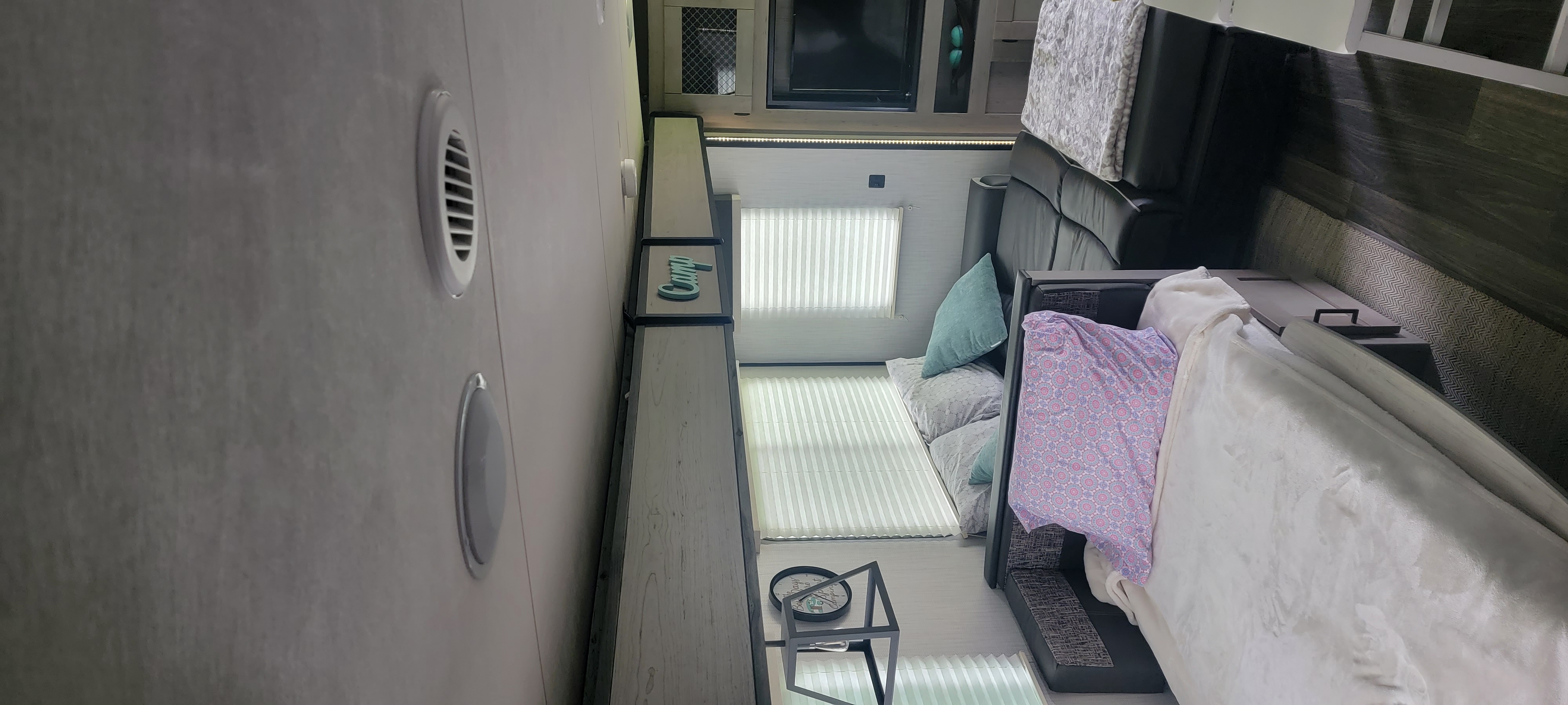 Interchangeable dinnet table. Heartland RVs Mallard 2020