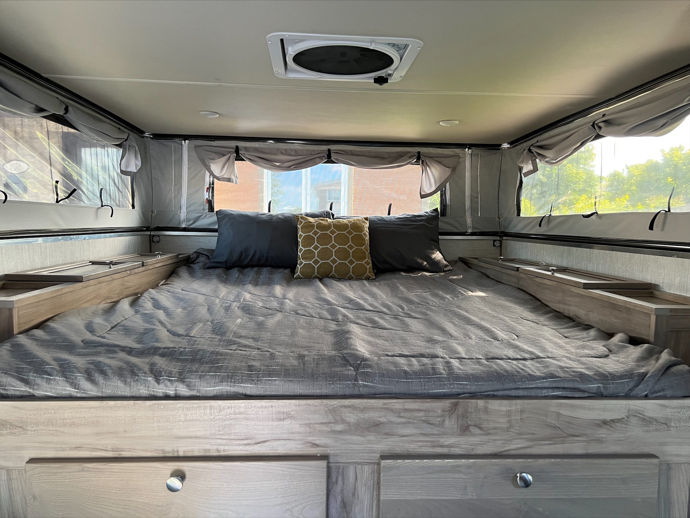 Lit Queen très confortable. Palomino Real-Lite 2022