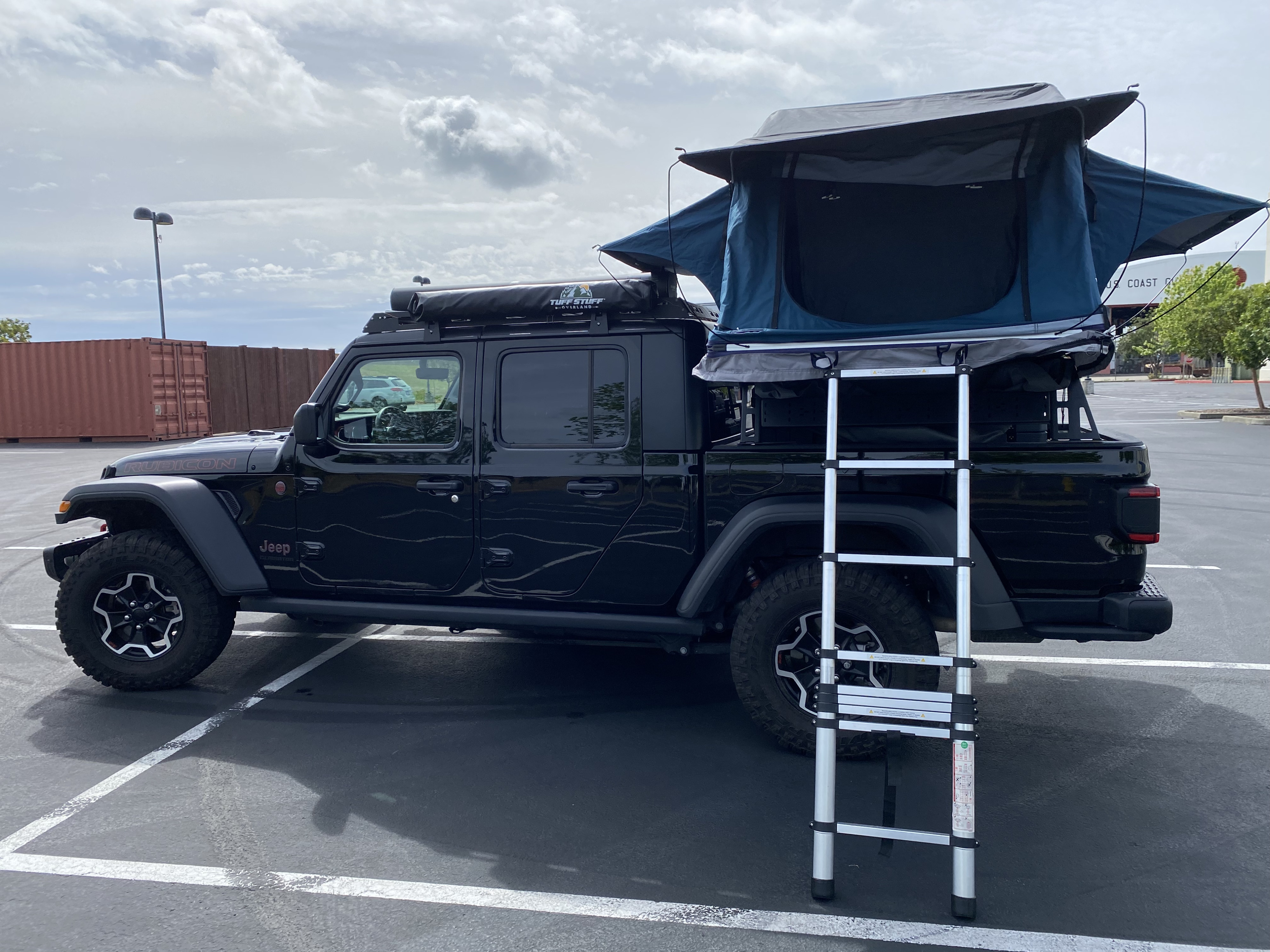 Roof Top tent.  Sleeps 2. Jeep Gladiator Rubicon 2021