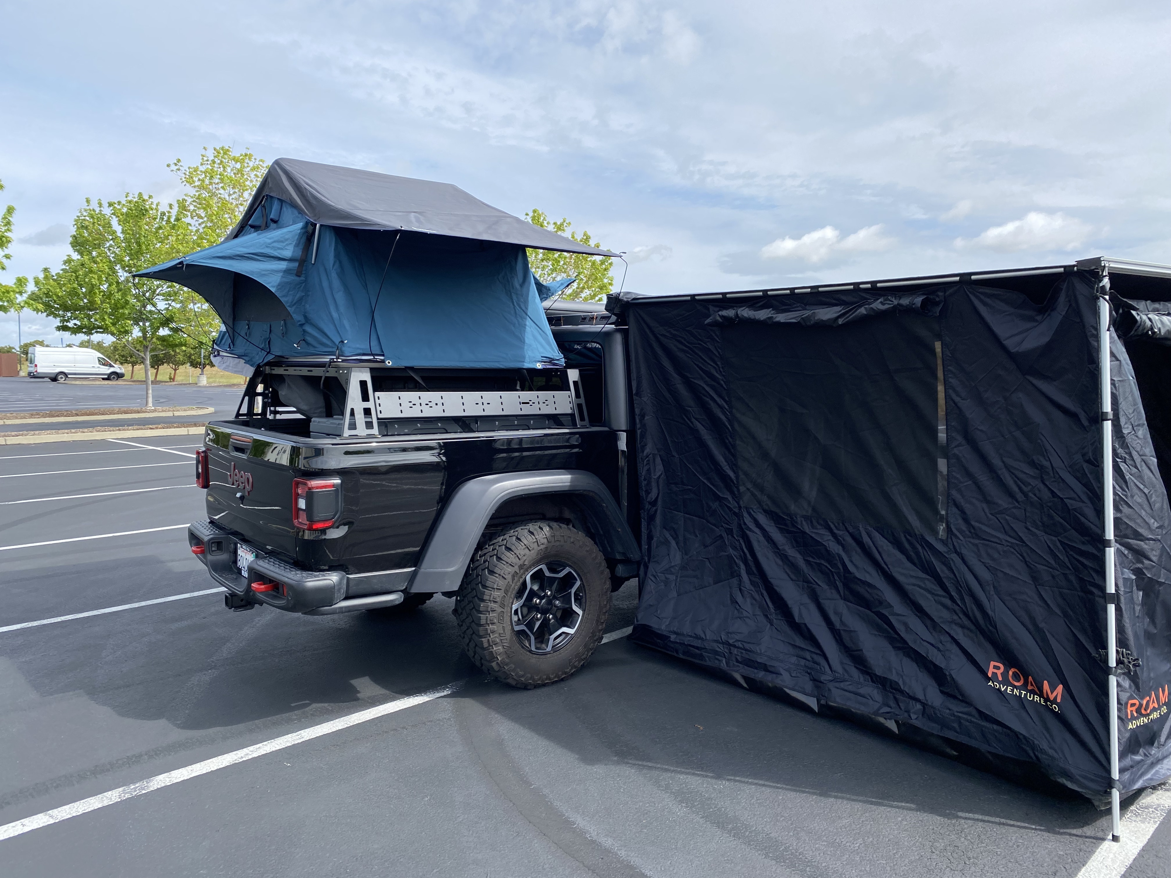 Awning with room attached and Roof Top Tent.. Jeep Gladiator Rubicon 2021