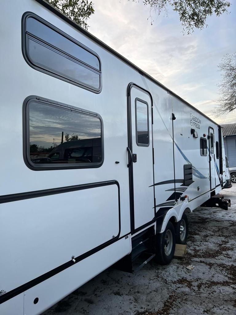 Toy hauler RV Rental 