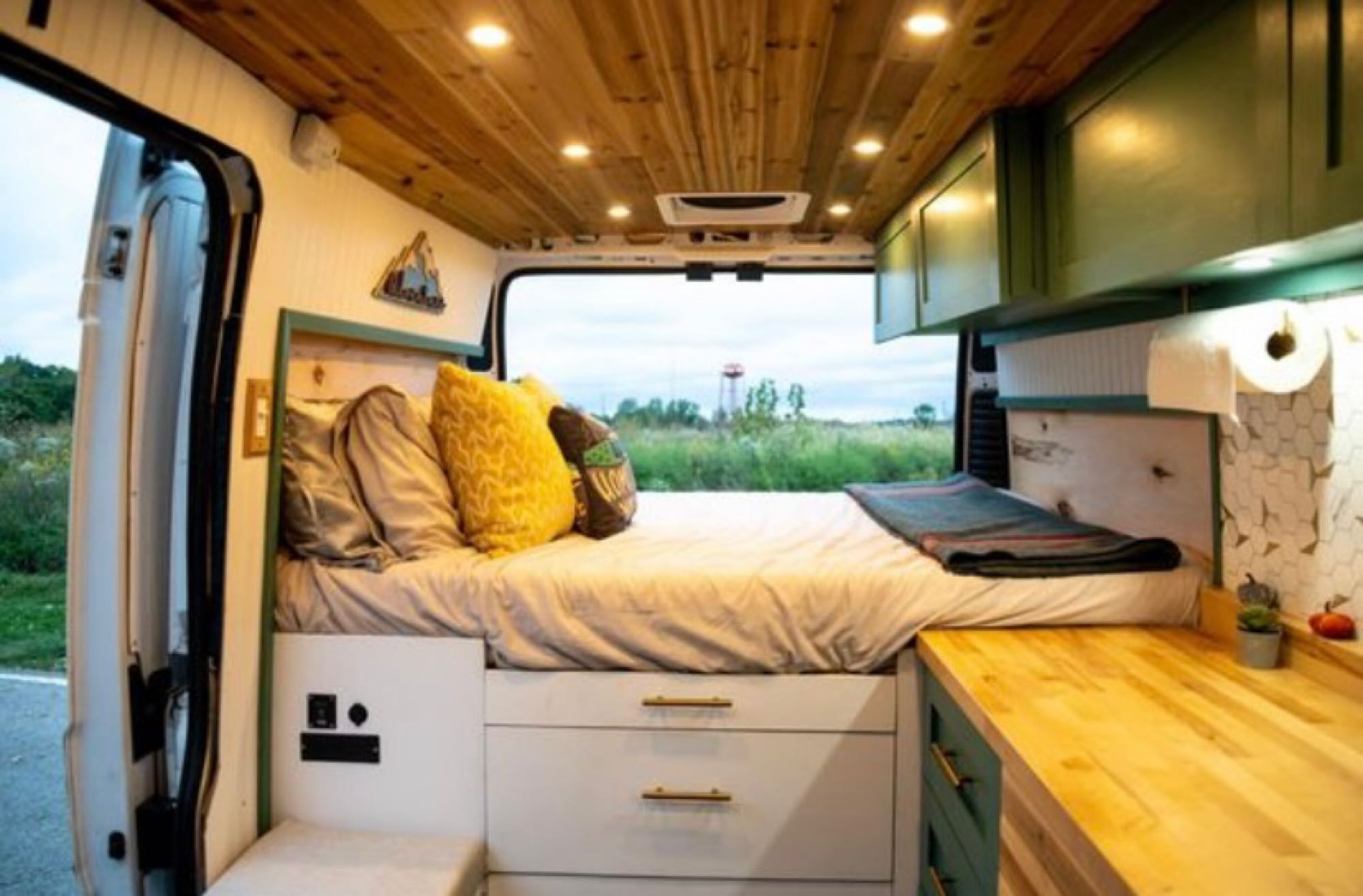 Sleeps 2 . Ram Promaster 1500 2014