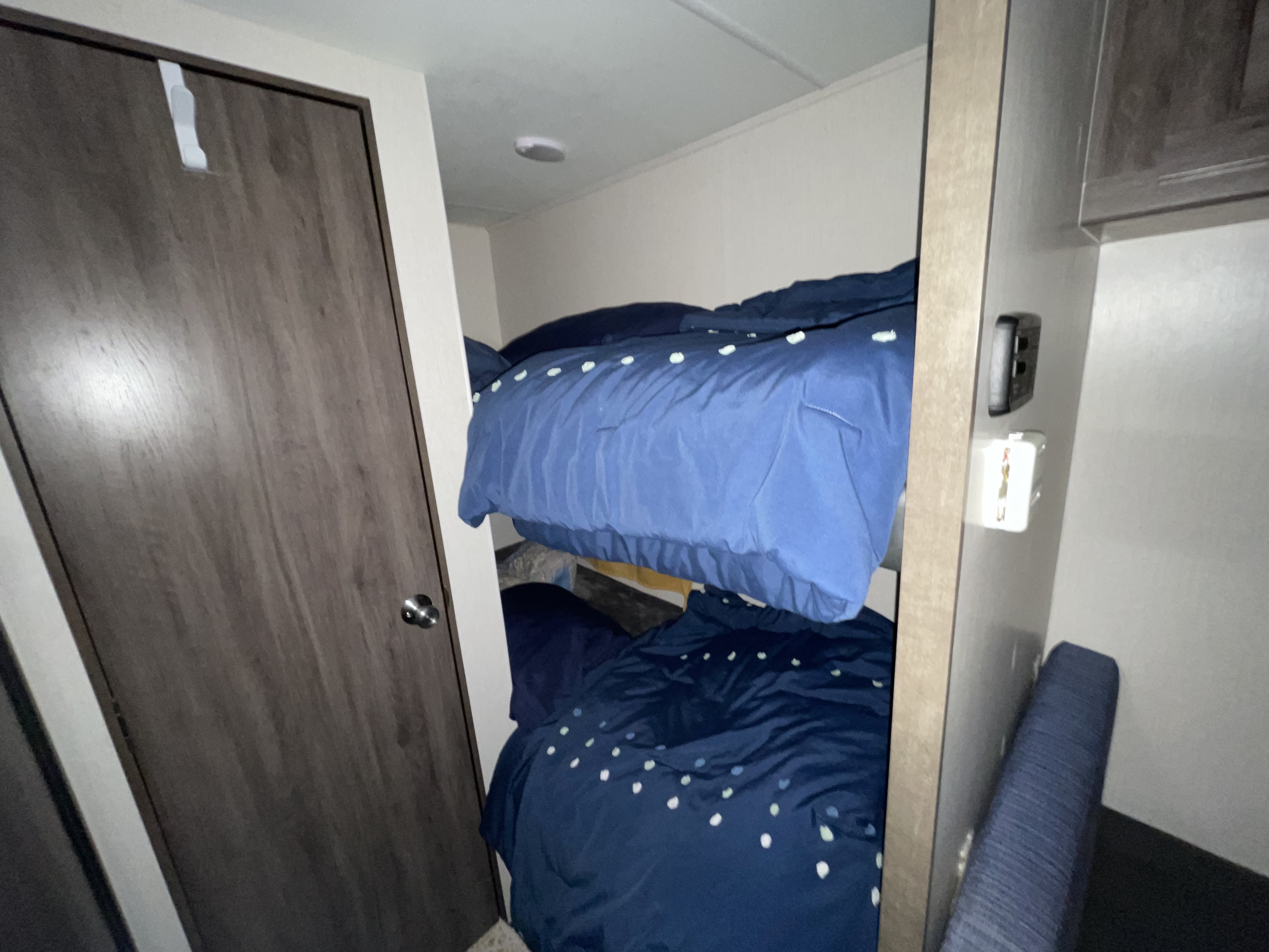 Twin bunks with new bedding . Pacific Coachworks Sea Breeze Mini Lite 2020