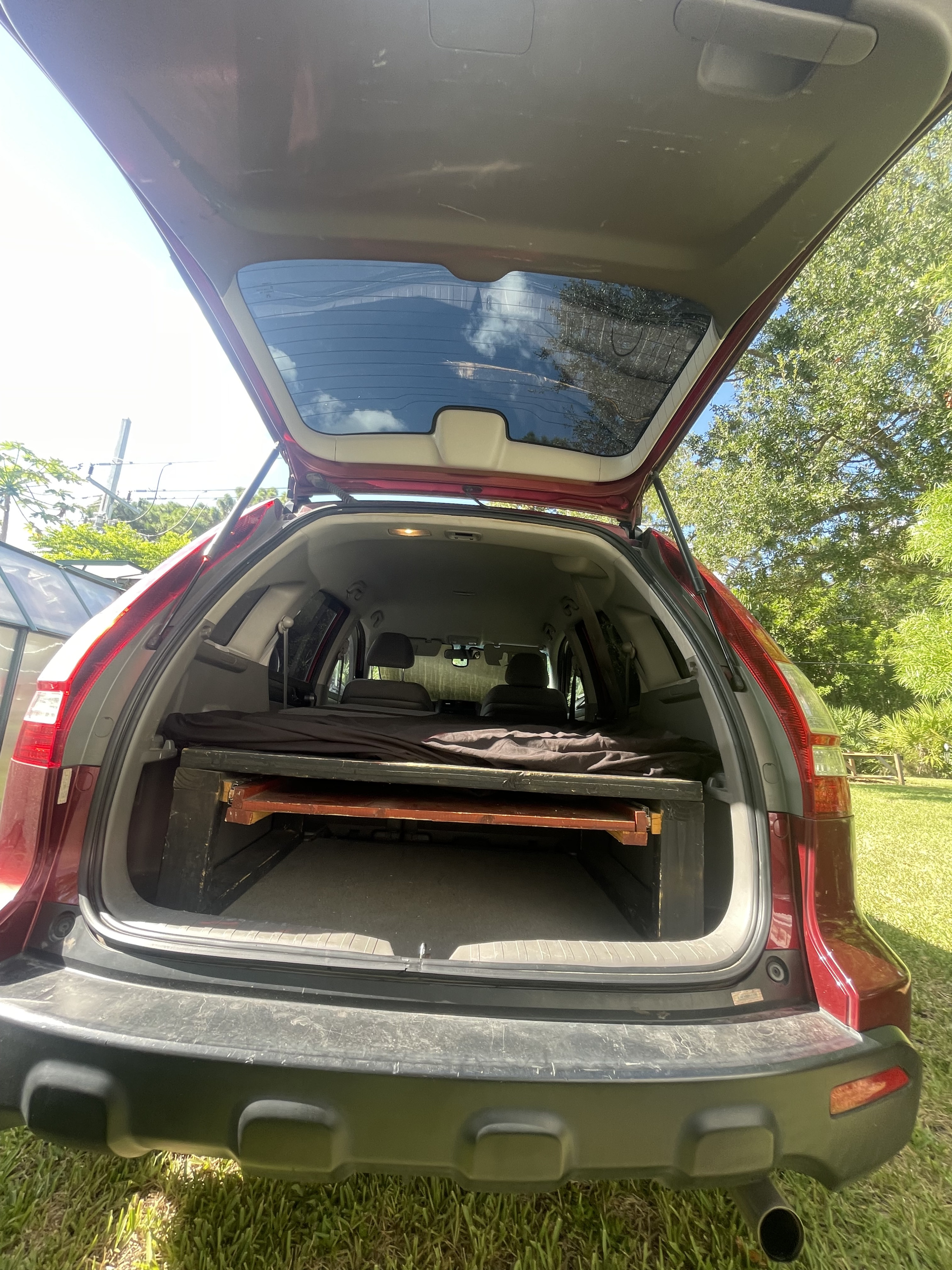 Plenty of storage throughout and under bed!. Honda CRV 2009