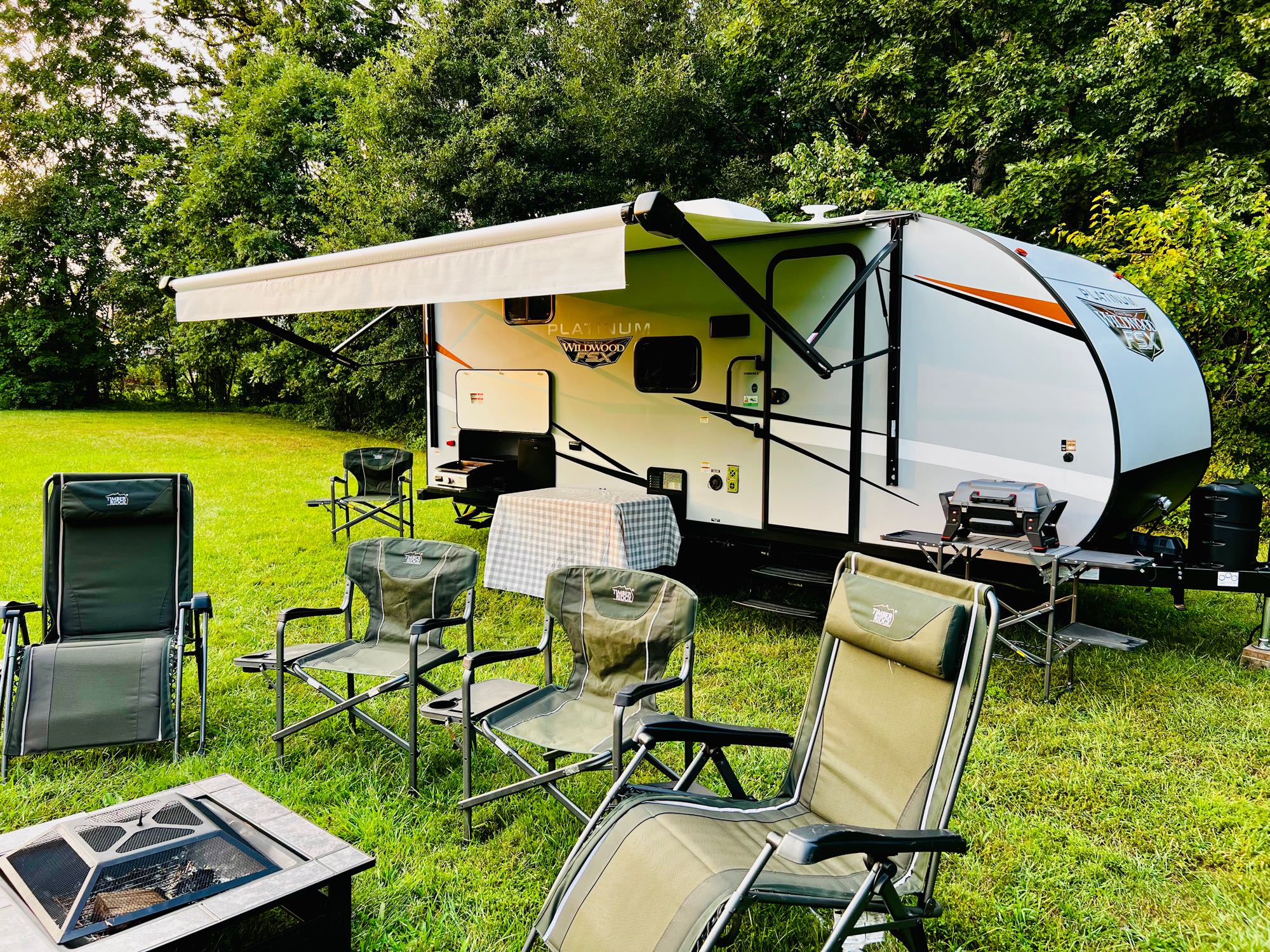 “Happy Campers” 2022 Wildwood FSX Platinum / Brand New / Modern Design