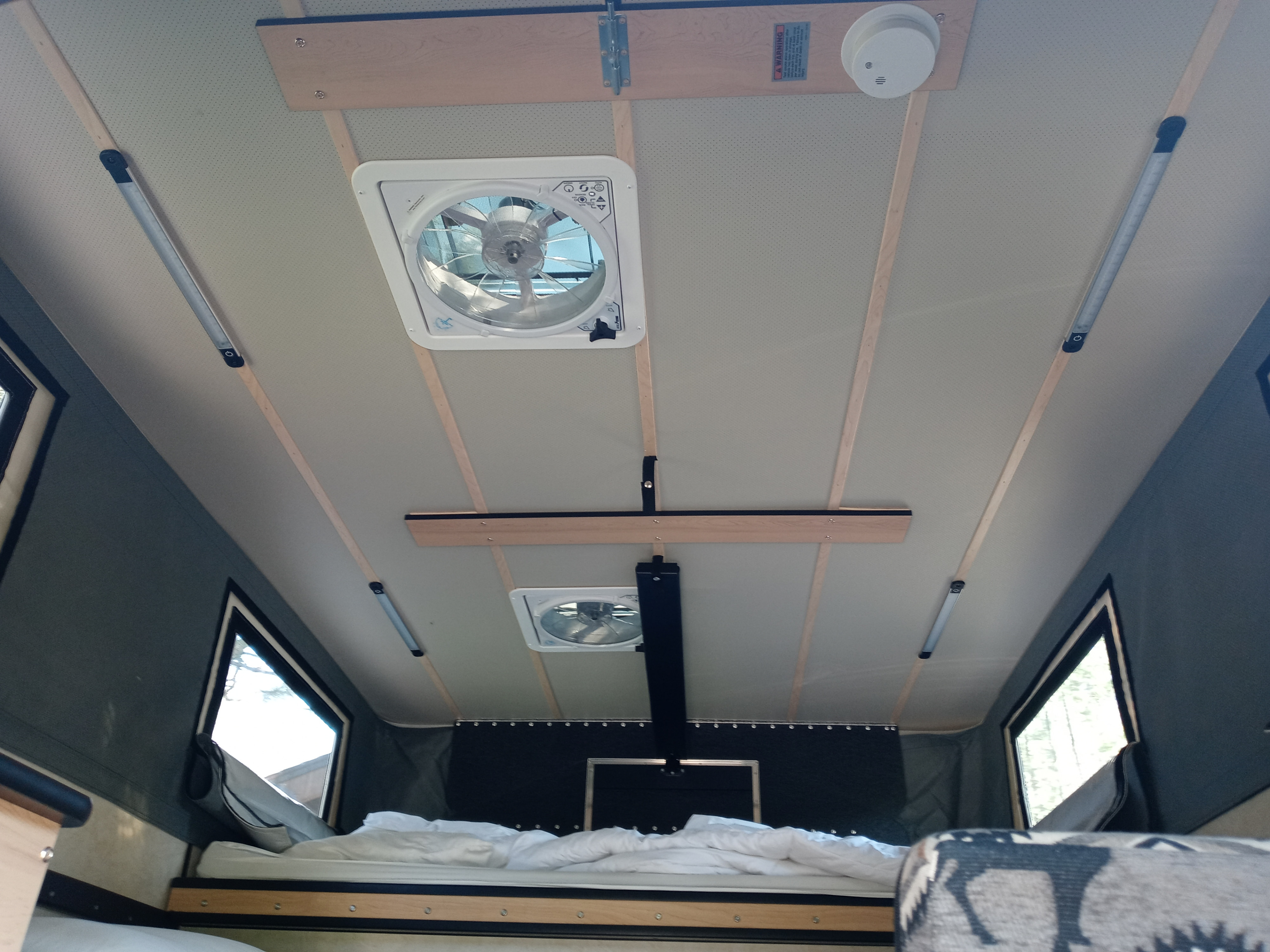 King Size Bed
Auxiliary Ceiling Fan s. Ford Ford F150 2021