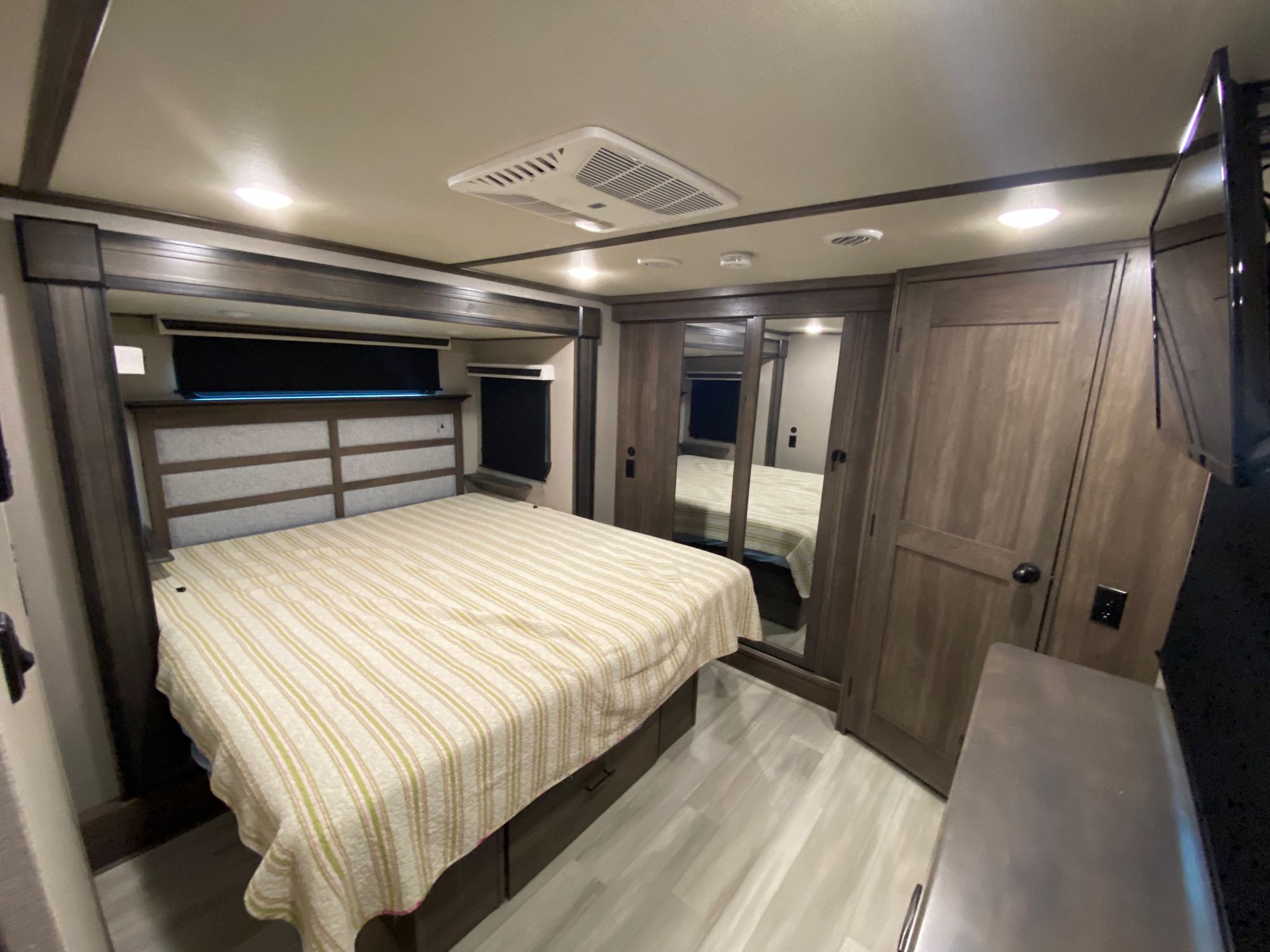 Grand Design Solitude 2022