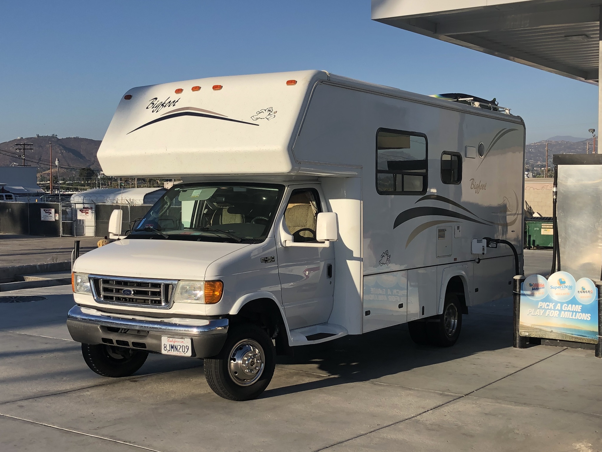 2005 Bigfoot RV Bigfoot RV Motorhome Class C Rental in Cottonwood, CA |  Outdoorsy