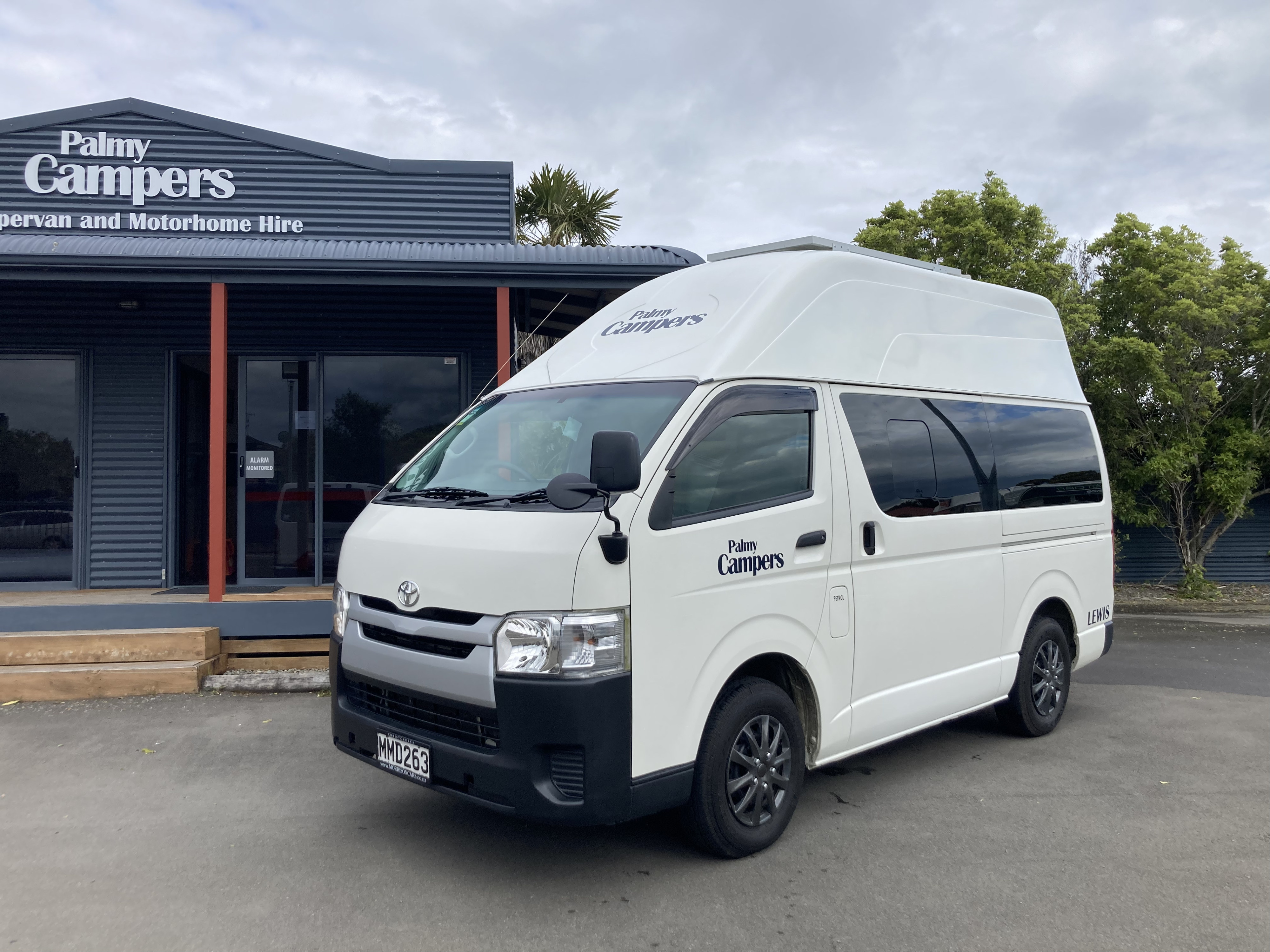 3 Berth Adventurer