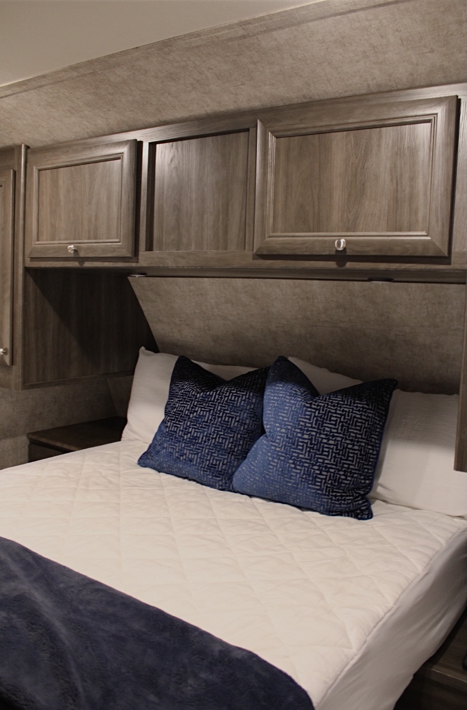 Master bedroom with queen size bed. Highland Ridge RV Open Range Ultra Lite 2017