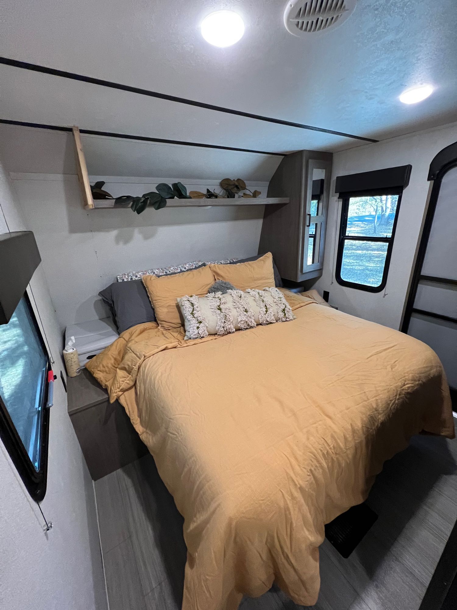 Keystone RV Hideout Luxury 2021